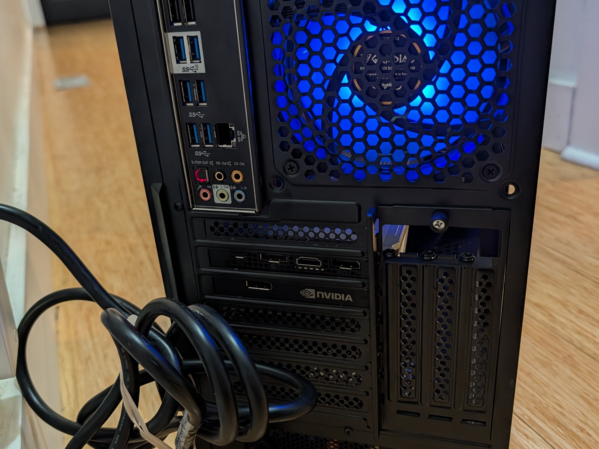 Gaming-PC | RTX 2080 TI FE | 32GB DDR4 | I7 6900K | 1.5TB | Corsair AIO | 1200W Corsair |