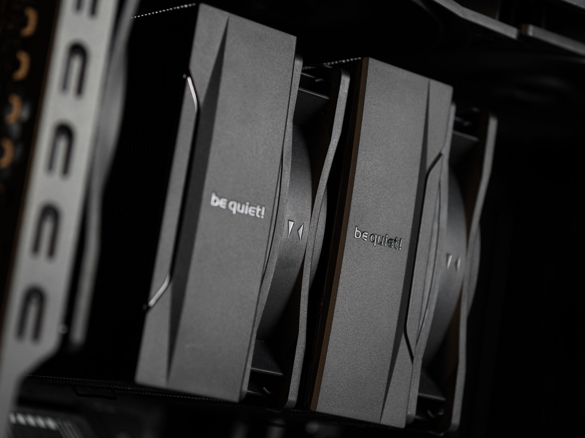 Graphite | 32 dBA | High end Gaming PC | RTX 5080 | Ryzen 9700X | 64GB DDR5 | 4TB NVMe |