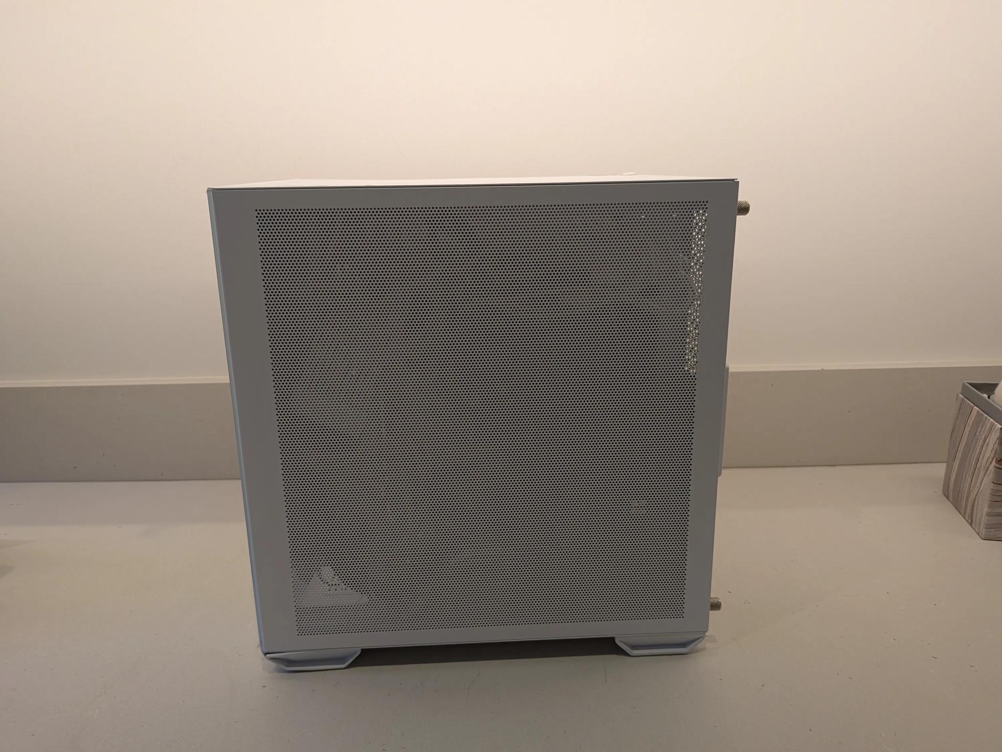 Huntr/x Ice - RTX 5070, Intel Core Ultra 7 265K, 32 GB DDR5, 2 TB Gen 4 NVME, Liquid Cooled, RGB