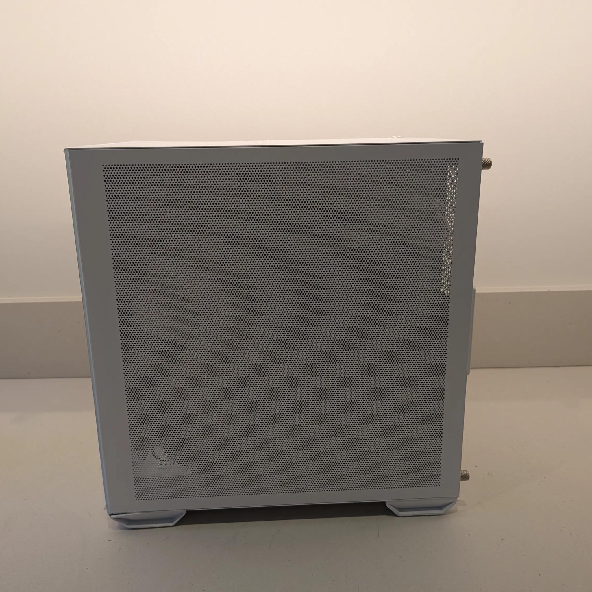 Huntr/x Ice - RTX 5070, Intel Core Ultra 7 265K, 32 GB DDR5, 2 TB Gen 4 NVME, Liquid Cooled, RGB