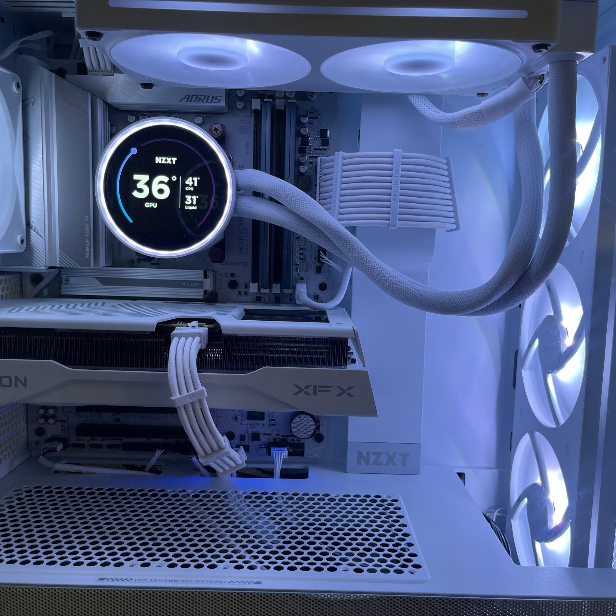 ❄️🌟ALL NEW! AM5 White PC / RX 9060 XT/ Ryzen 7 7700x/ 32GB DDR5/ 1TB gen4.🌟❄️