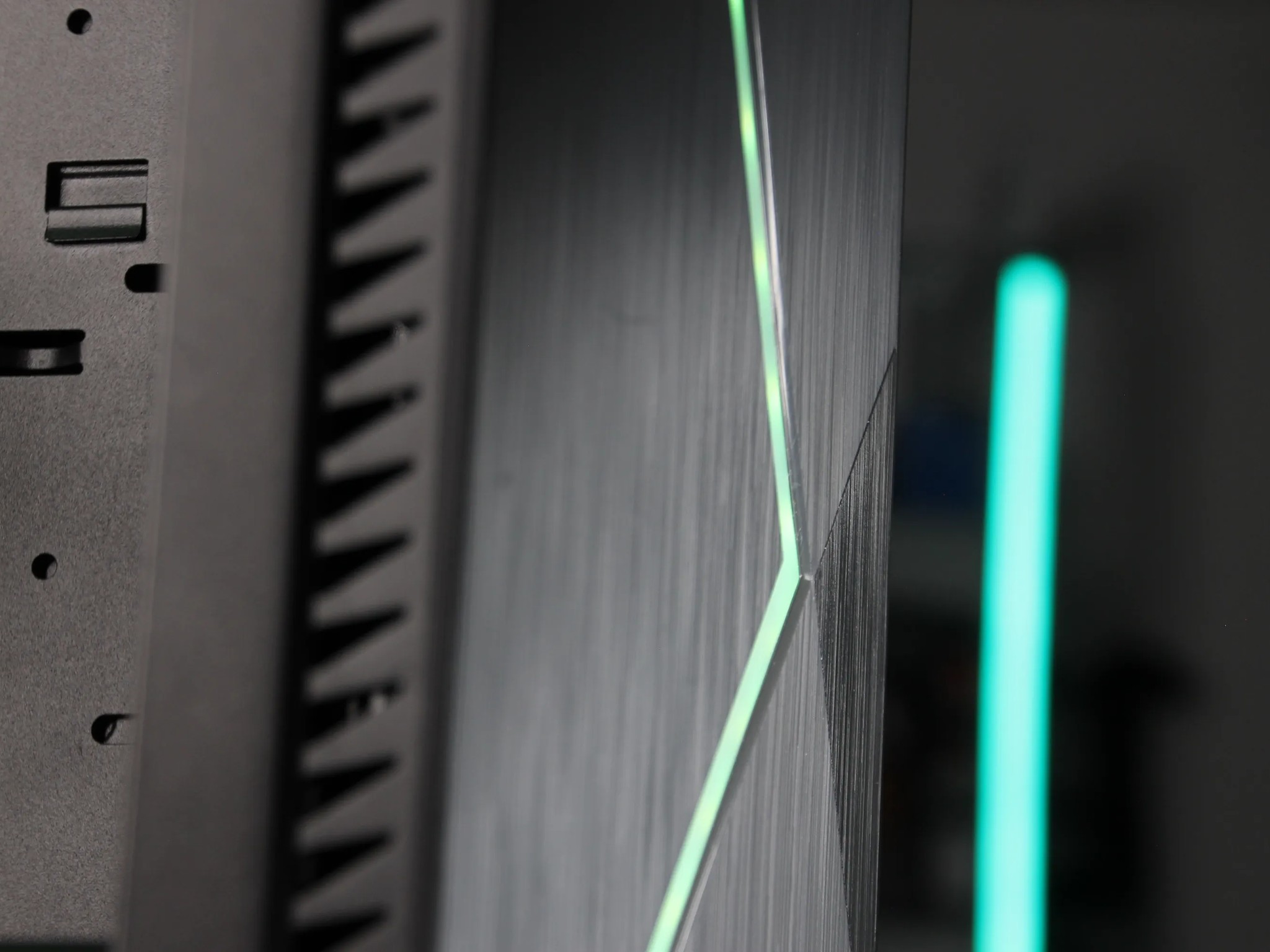 𝙒𝙍𝘼𝙏𝙃 // Core i5-9600K, RTX 2080 // Mid-Range Gaming PC