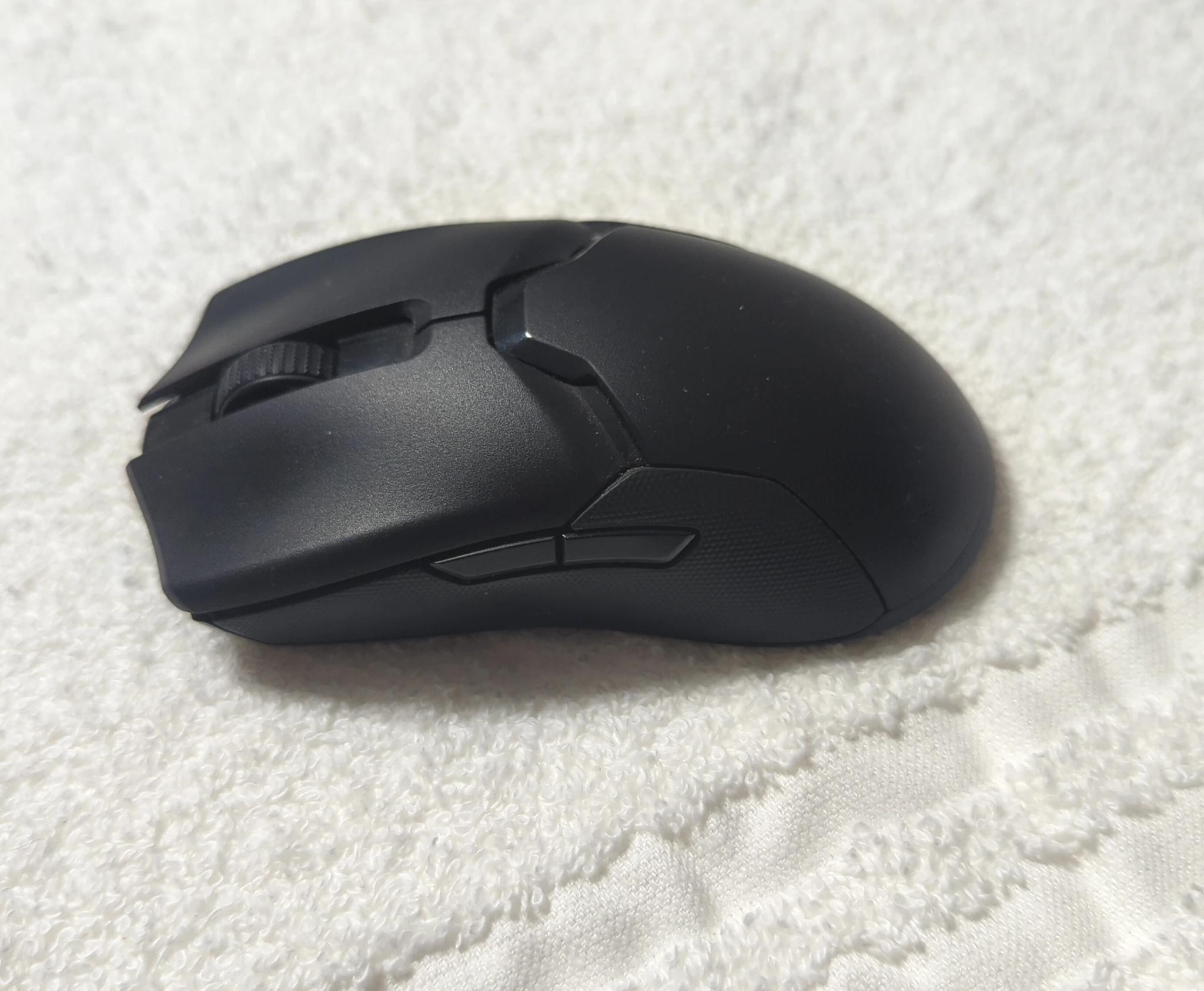 Razer Viper Ultimate wireless with charging stand in excellent condition and barely used!