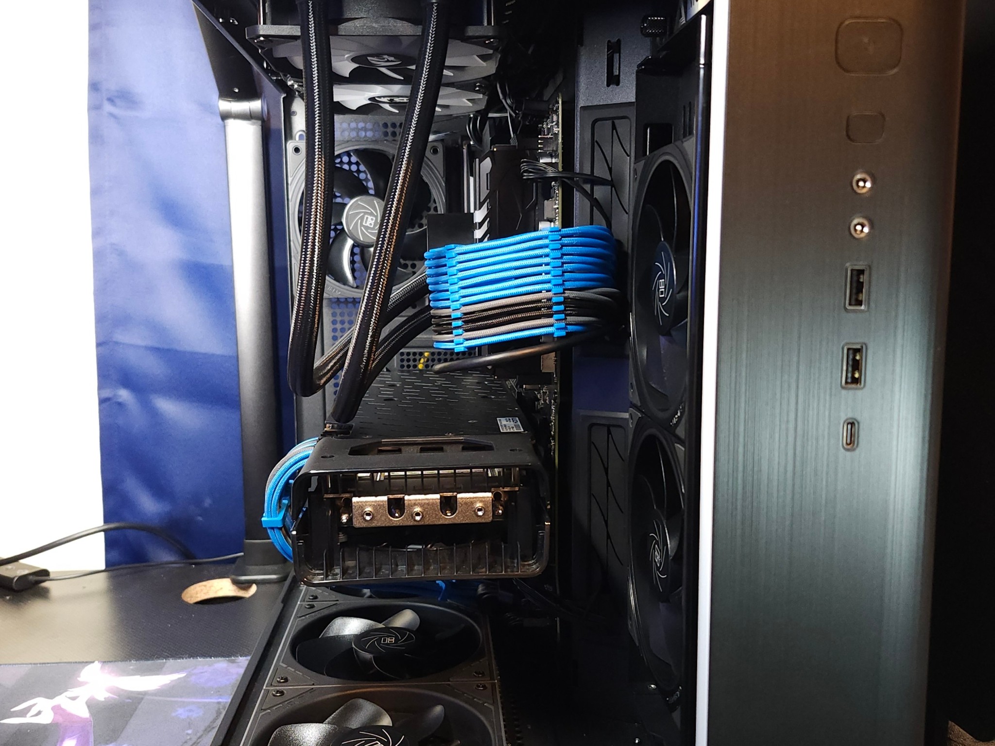 Tron Legacy Dark Gaming - Ryzen 7 5700X3D | RX 6800