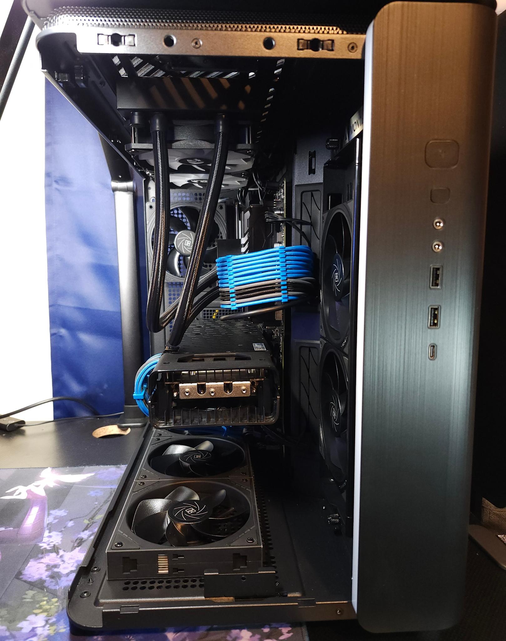 Tron Legacy Dark Gaming - Ryzen 7 5700X3D | RX 6800