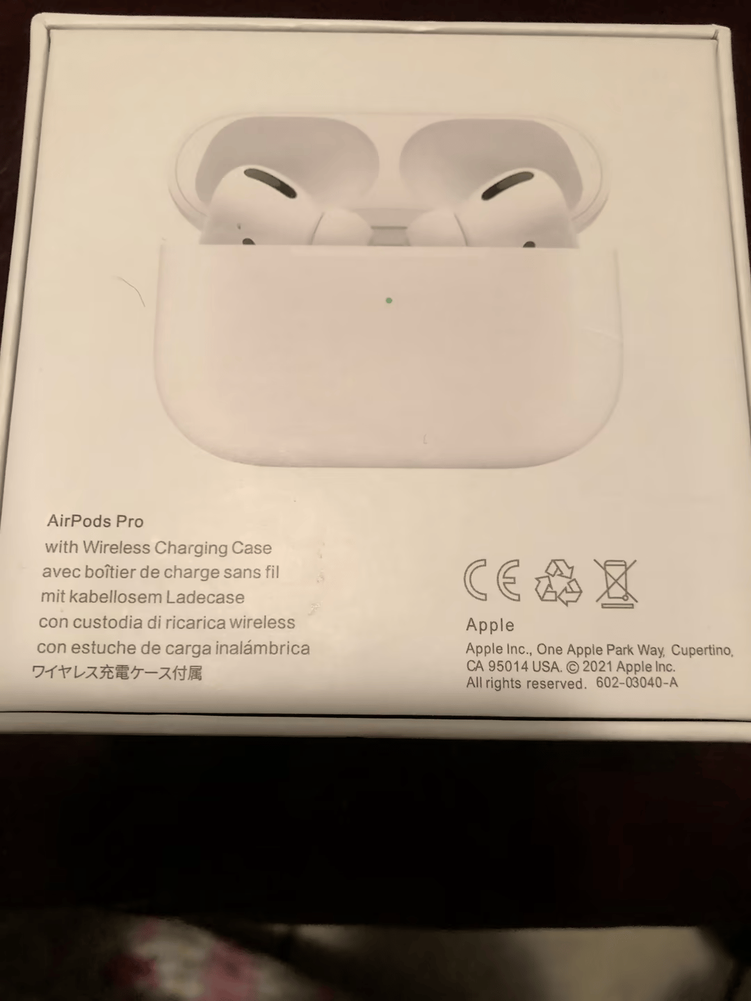 New Apple AirPods Pro w/ mag.case 