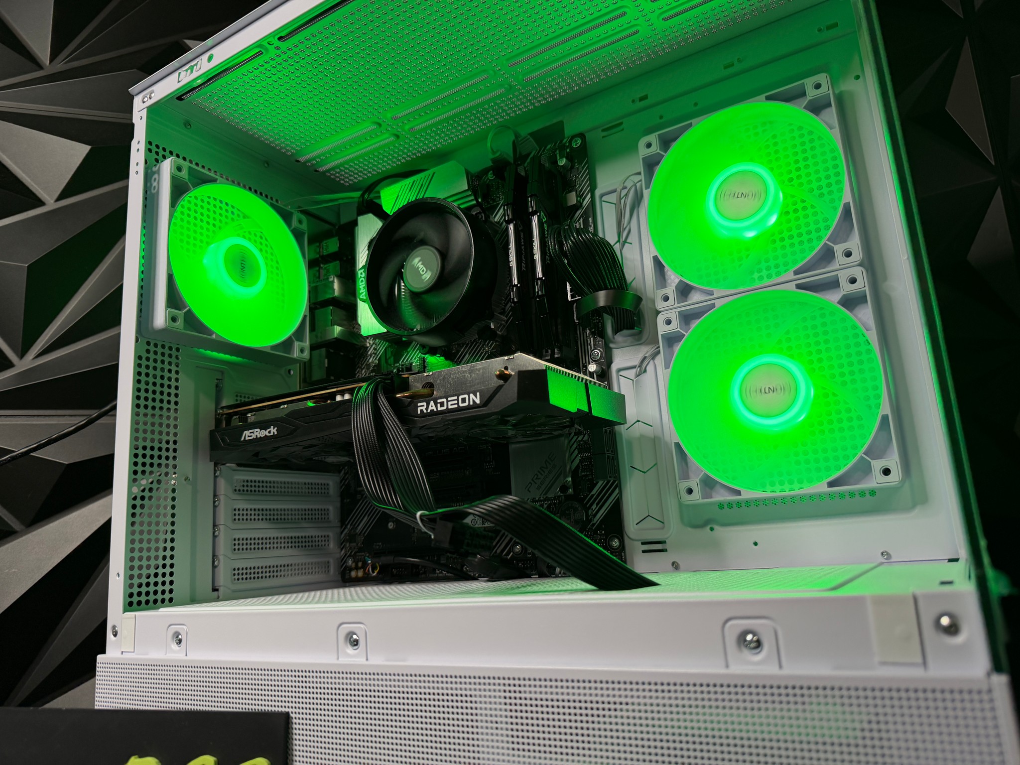 💥💸 THE BUDGET BANGER 💸💥 Ryzen 5 5500| RX 6600| 16 GB DDR4| 500 GB NVMe| 650 Gold PSU