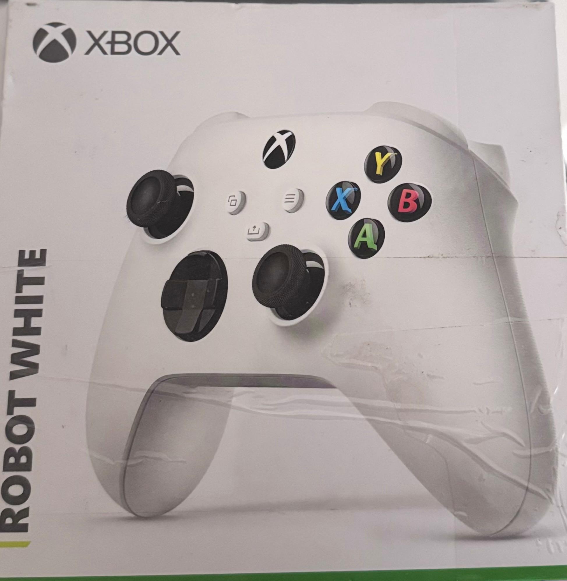 Robot White Xbox One Controller