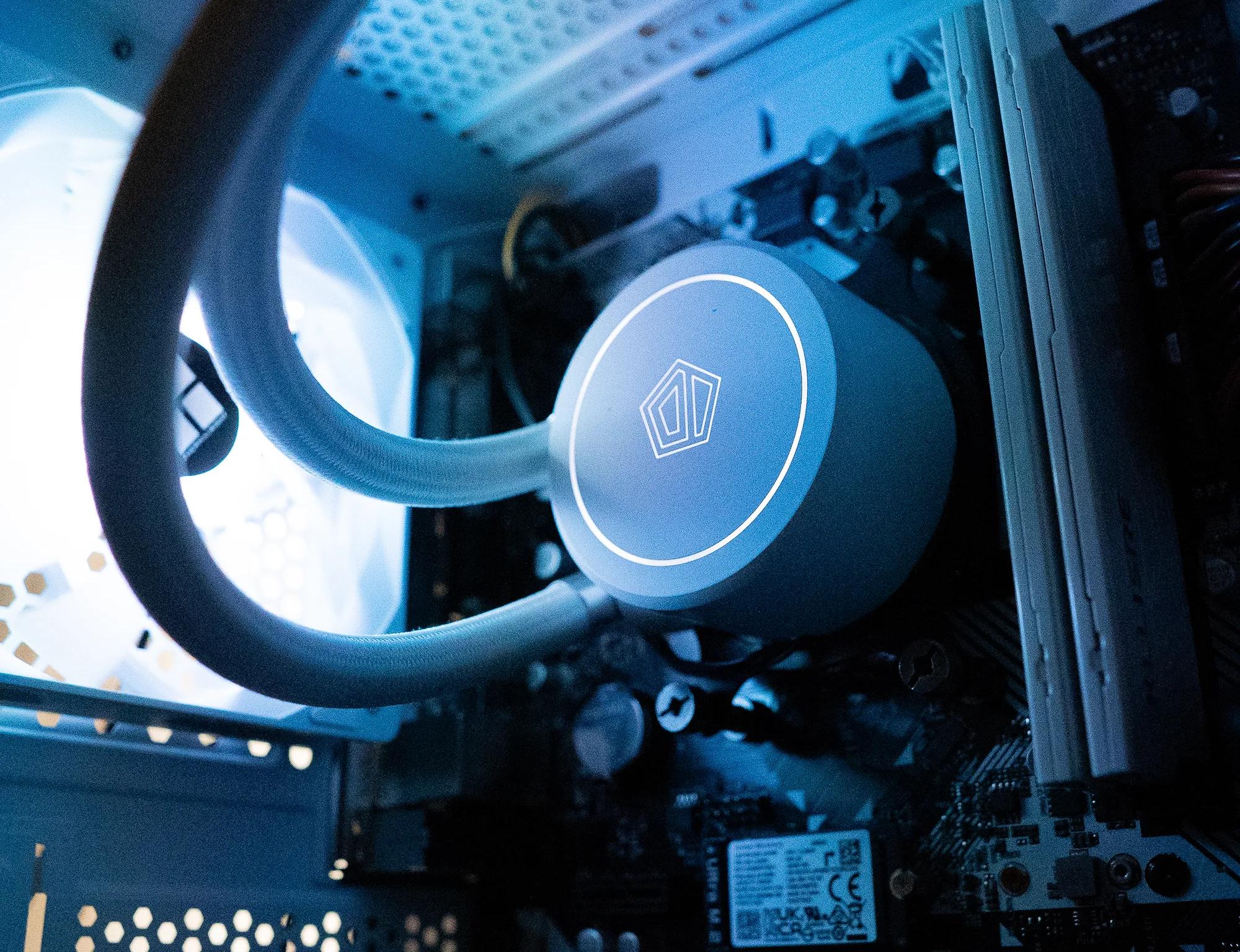 🌨🌨 | EVGA GTX 1080 8GB | RYZEN 5 3500X | 16GB DDR4 RAM | 750GB | Arctic Winter