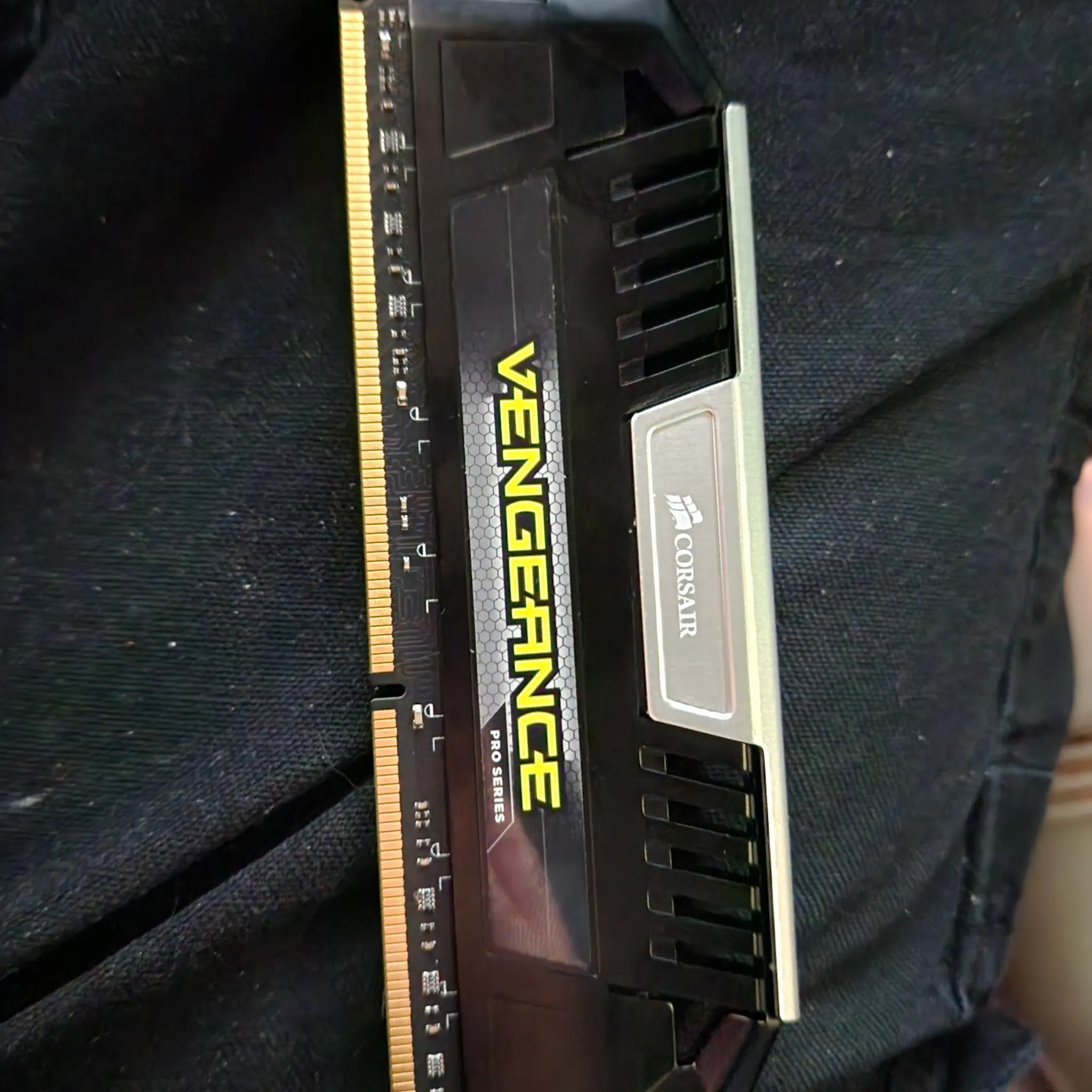 Corsair Vengeance Pro 32gb (4x8gb) 1600hz 9 -9 -9 -24
