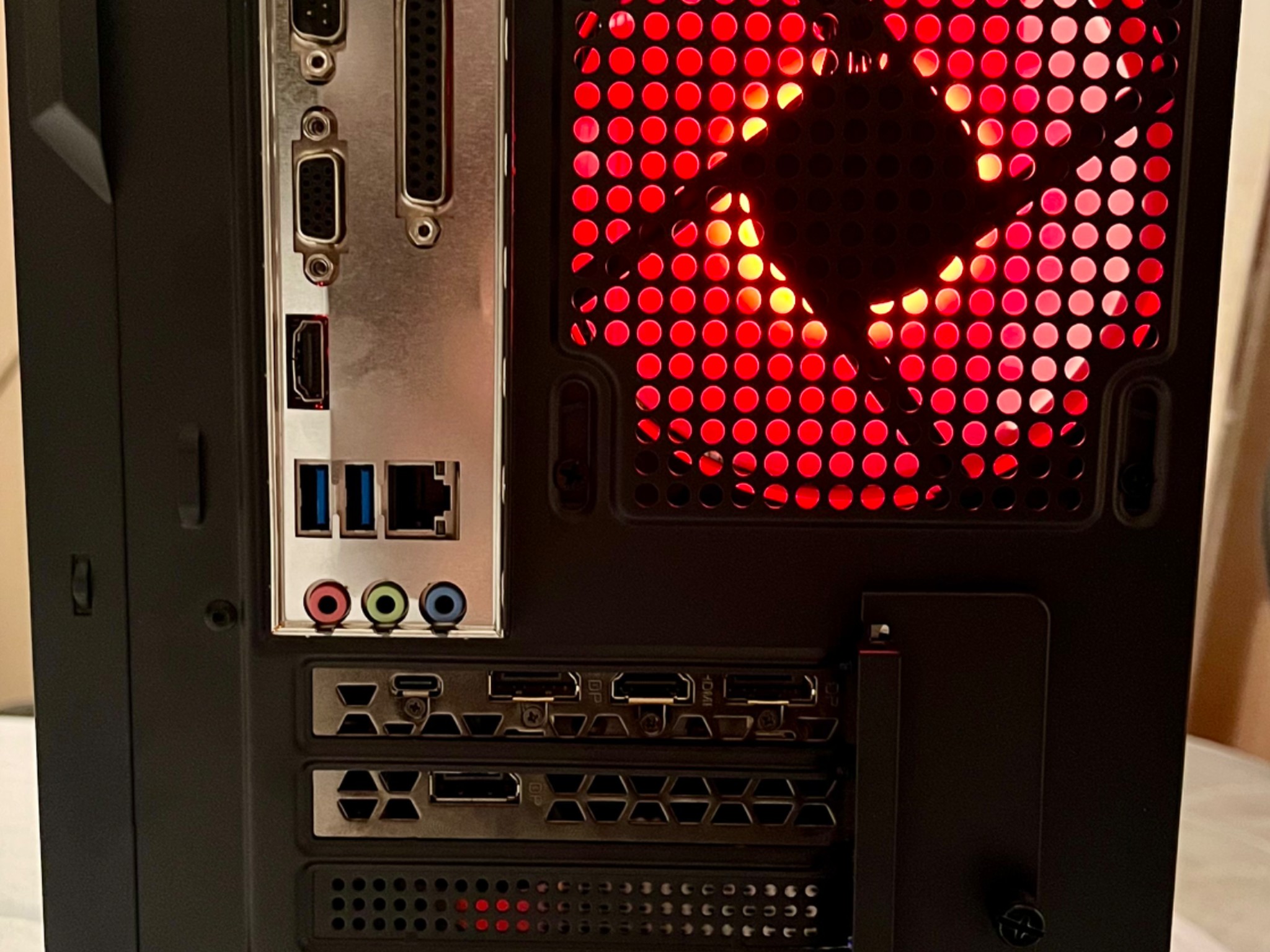 Mid Range Gaming PC |RTX 2080 // i7 9700K // 1TB NVME SSD|