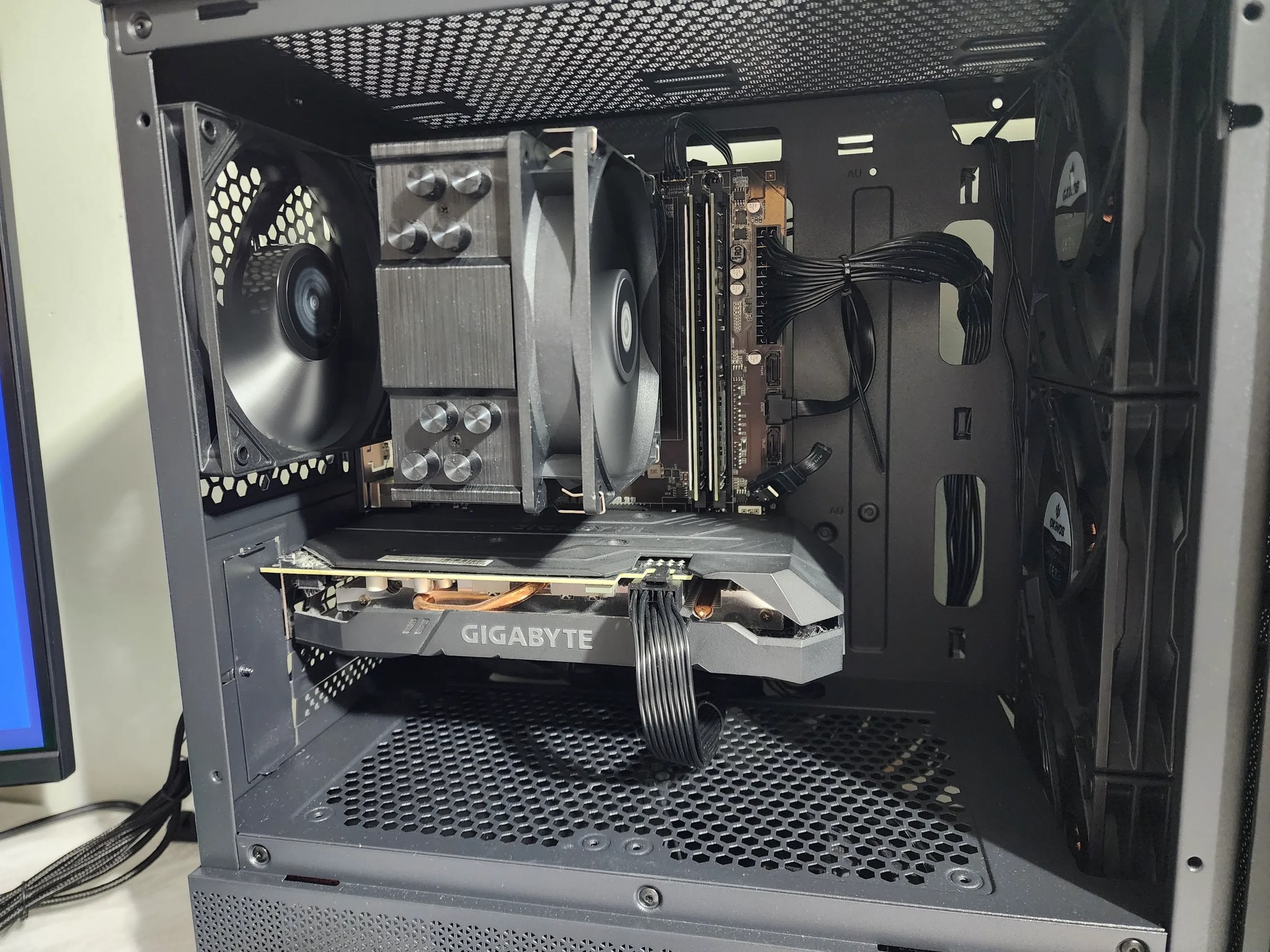 Classy 1080p High Setting Gaming PC. (RYZEN 3600, GTX 1660S, 32GB DDR4 3200MHZ)