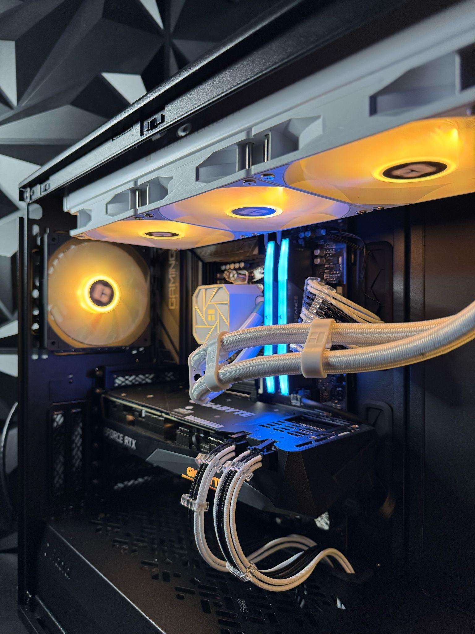 🎰 The Jackpot 777 🎰 Ryzen 7 7700X| RTZ 3070| 32 GB DDR5| 1.5 TB NVMe