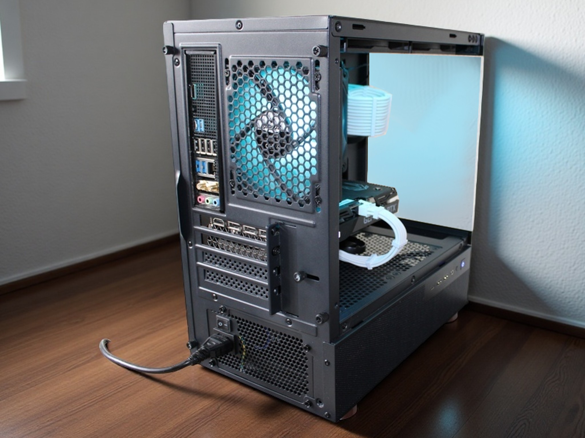 High-Performance AM5 | Ryzen 5 8400 | GeForce RTX 3060-TI | 32GB of GSkill DDR5 | 1TB WD Blue SN580