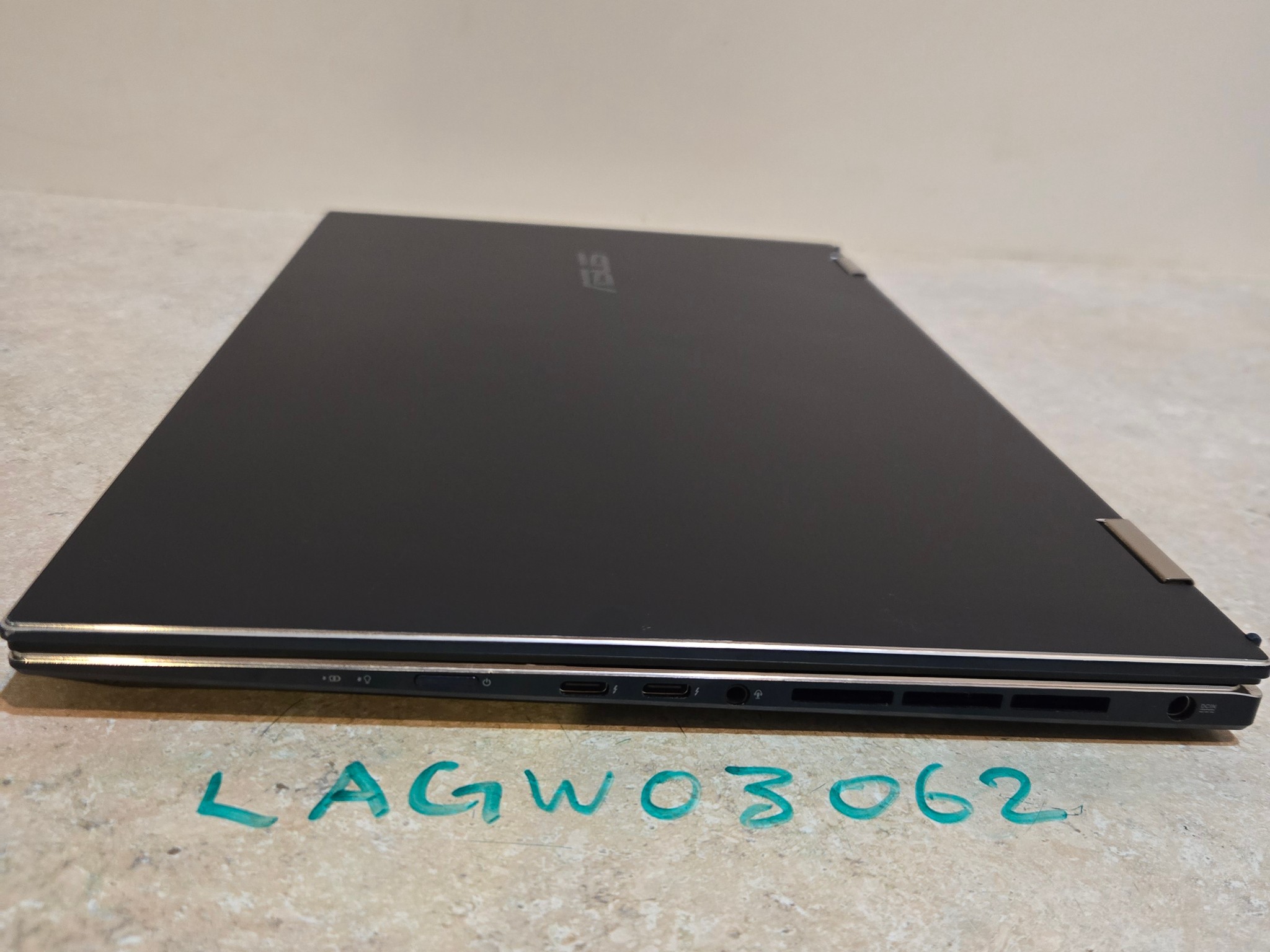 Asus Zenbook 15.4" Laptop - 512GB SSD - intel i7 - 16GB Ram - Model Q529Z