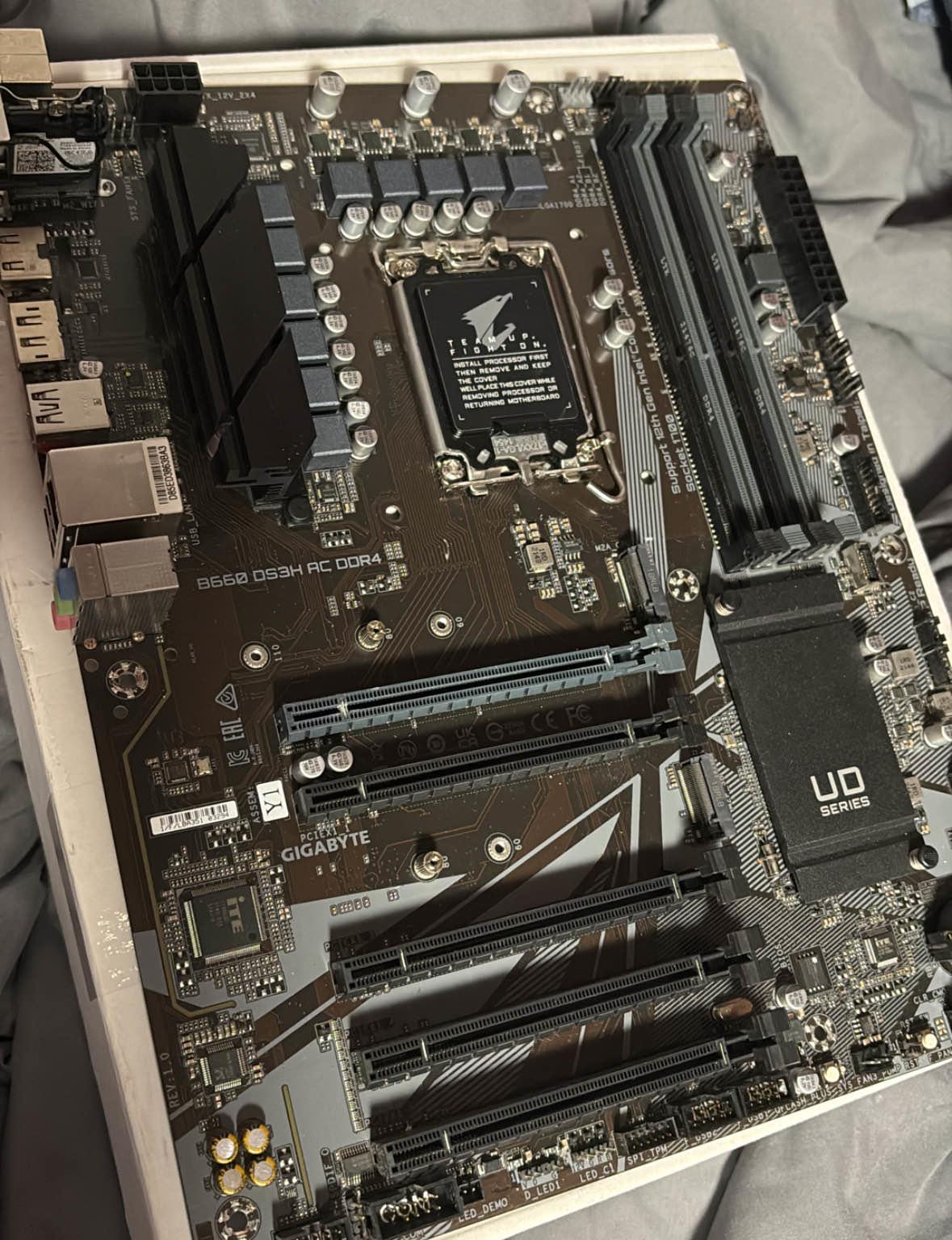 GIGABYTE B660 DS3H AC DDR4