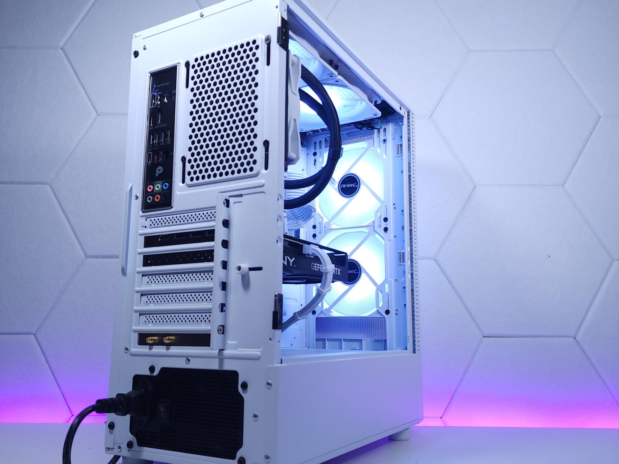 💙🤍RTX 4070 | Core i5 12600K | 32GB 3200MHz | 1TB NVMe SSD