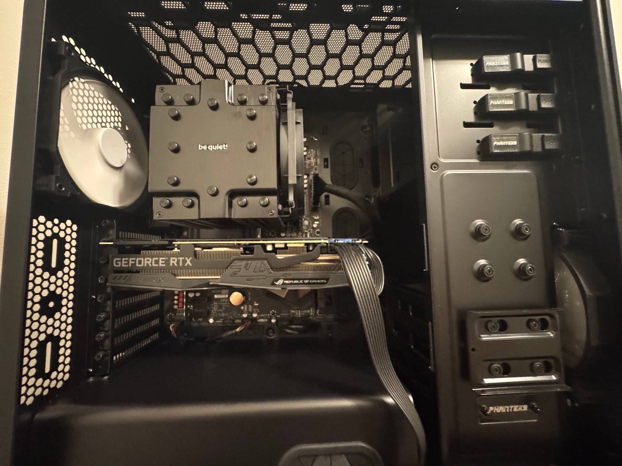 Gaming PC | RTX 2070 Super |  Ryzen 9 3900X | 32GB RAM | 1TB SSD | Razer Keyboard & Mouse
