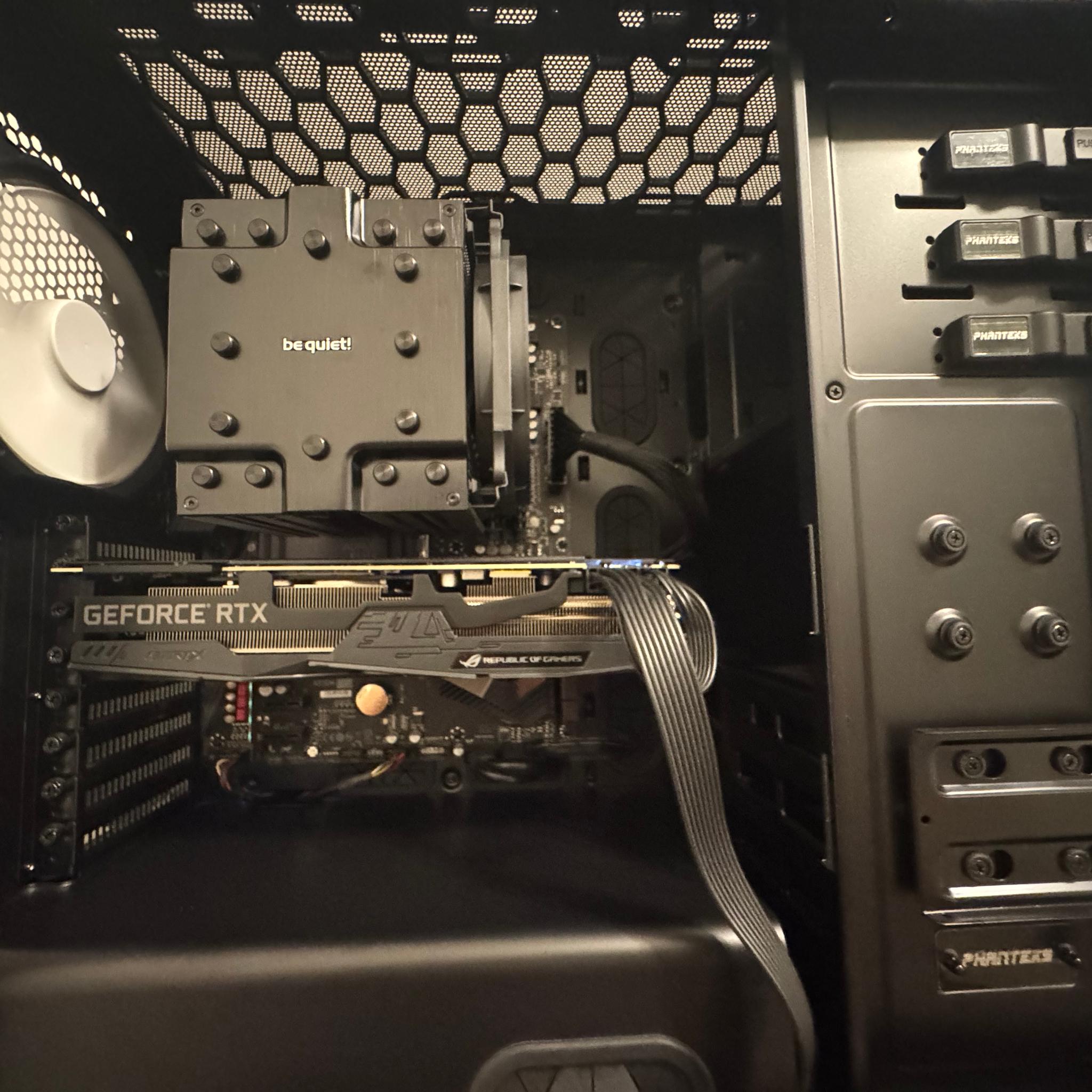 Gaming PC | RTX 2070 Super |  Ryzen 9 3900X | 32GB RAM | 1TB SSD | Razer Keyboard & Mouse