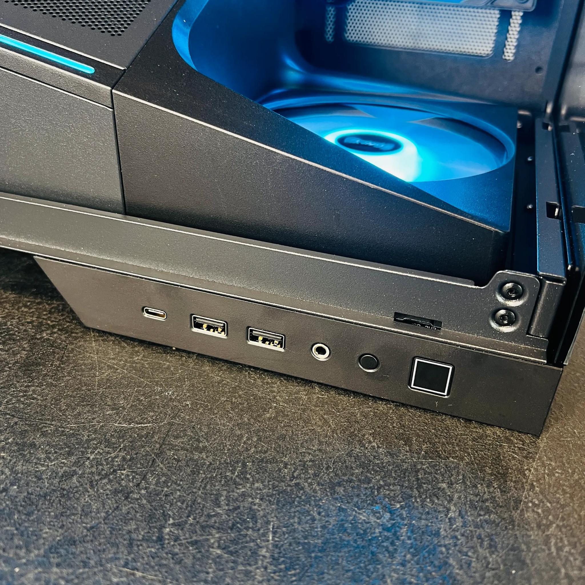 RTX 5070 TI  Ryzen 7800X3D 32GB DDR5 2TB M.2 Win 11 Pro