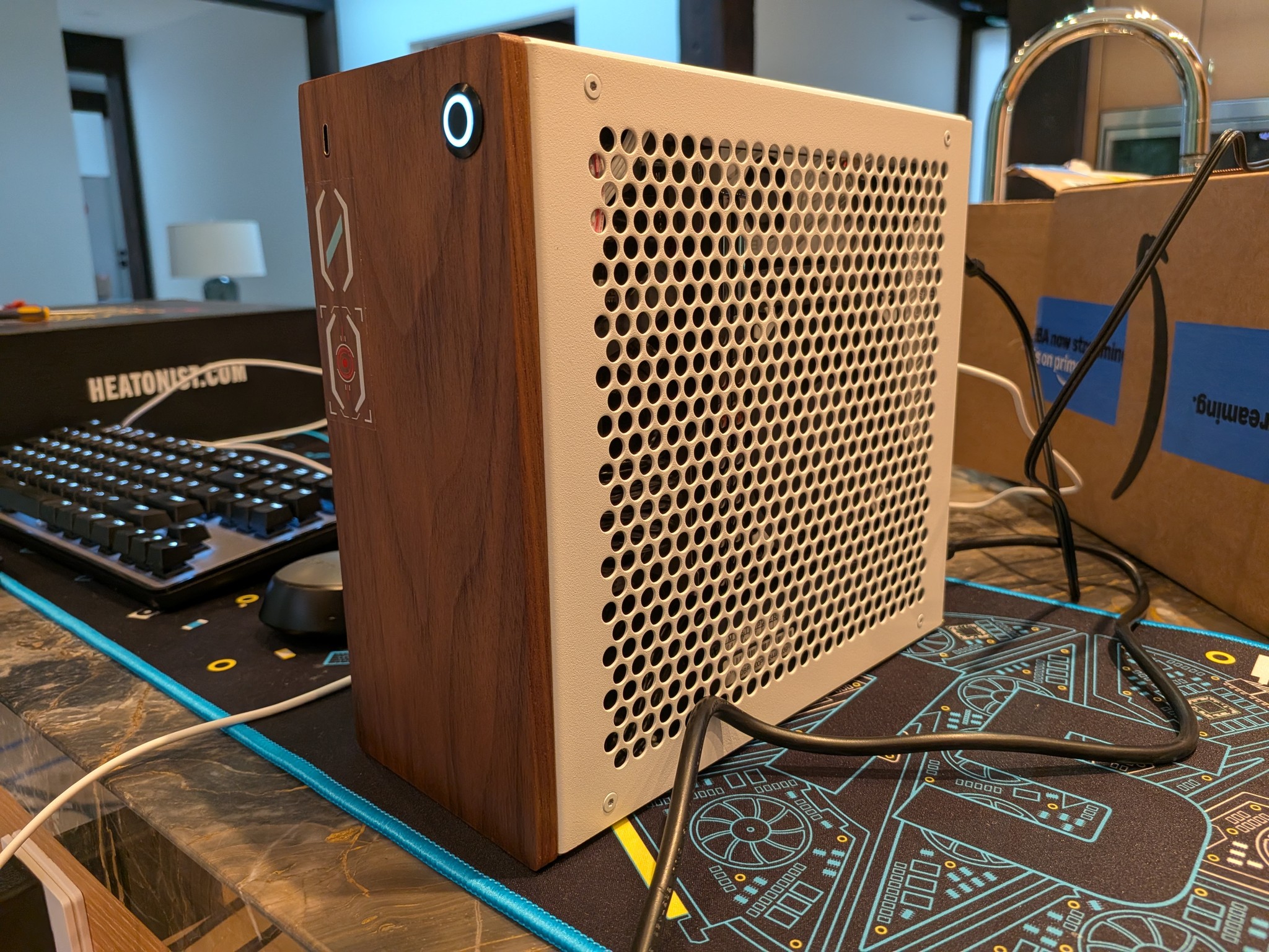 1440p Mini Snowstorm - RX 9060 XT 16 GB, Ryzen 5 9600X, 32 GB DDR5, 2 TB Gen 4 NVME