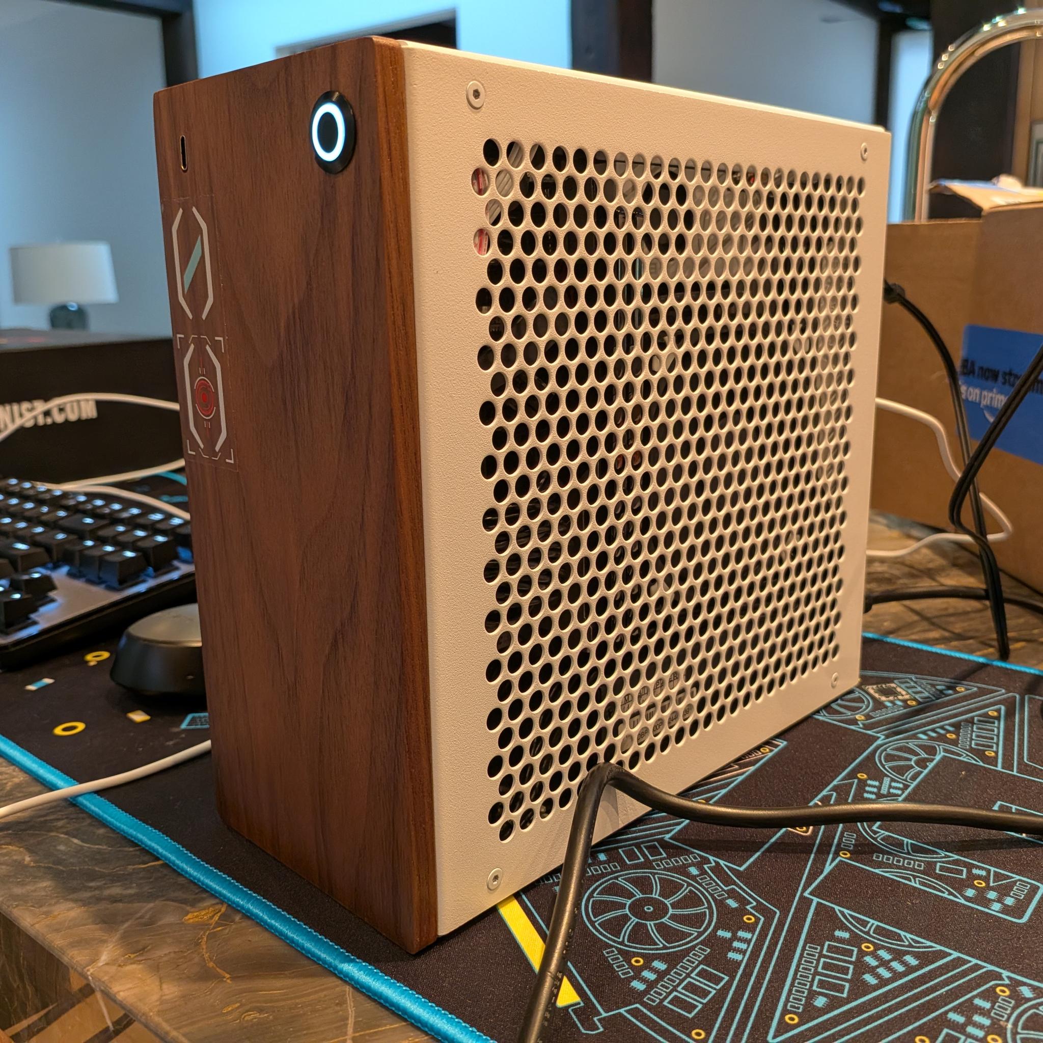 1440p Mini Snowstorm - RX 9060 XT 16 GB, Ryzen 5 9600X, 32 GB DDR5, 2 TB Gen 4 NVME