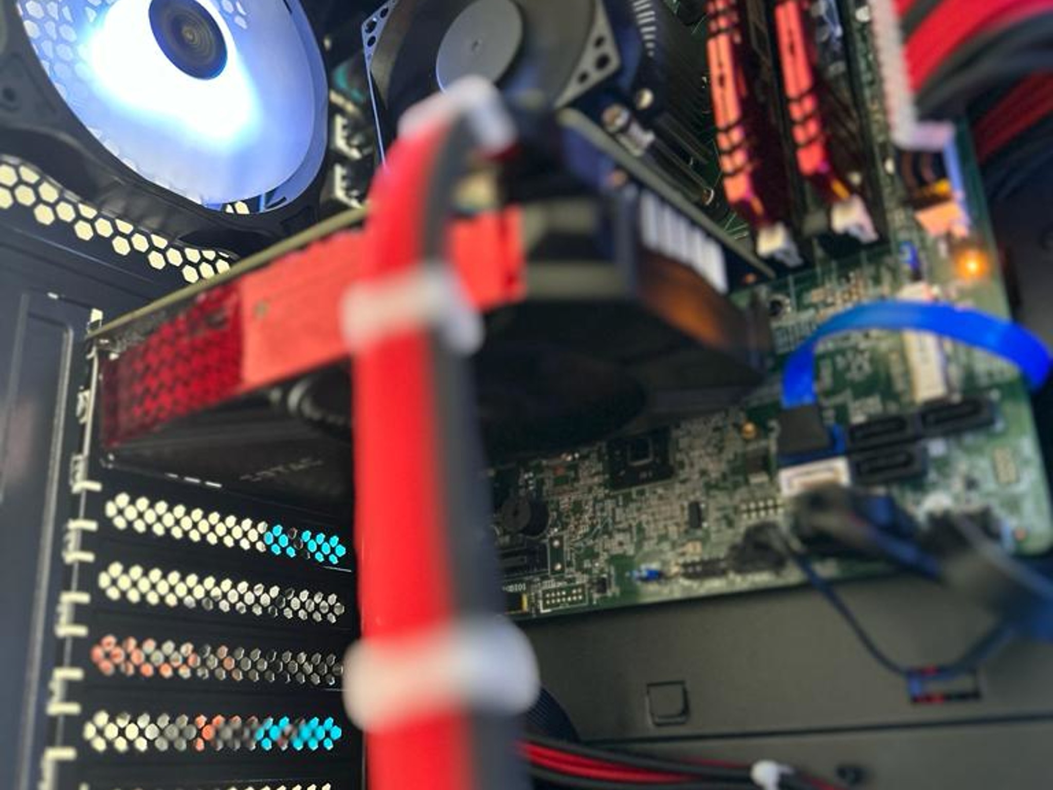 Intel i7-4770/GTX 1060, 16GB RAM, 500GB SSD, Red/Black RGB Budget Gaming PC