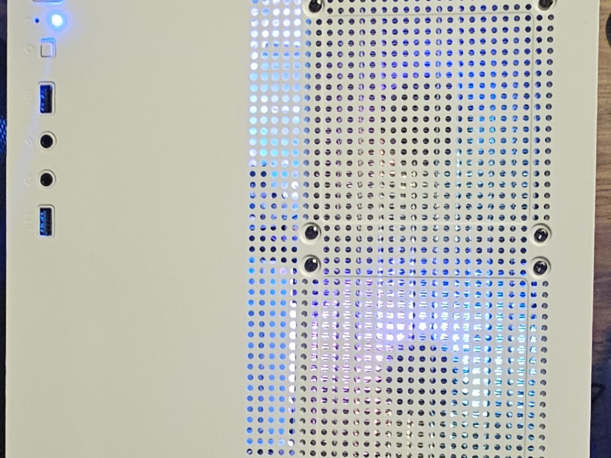 Fresh White build! Budget Gaming PC