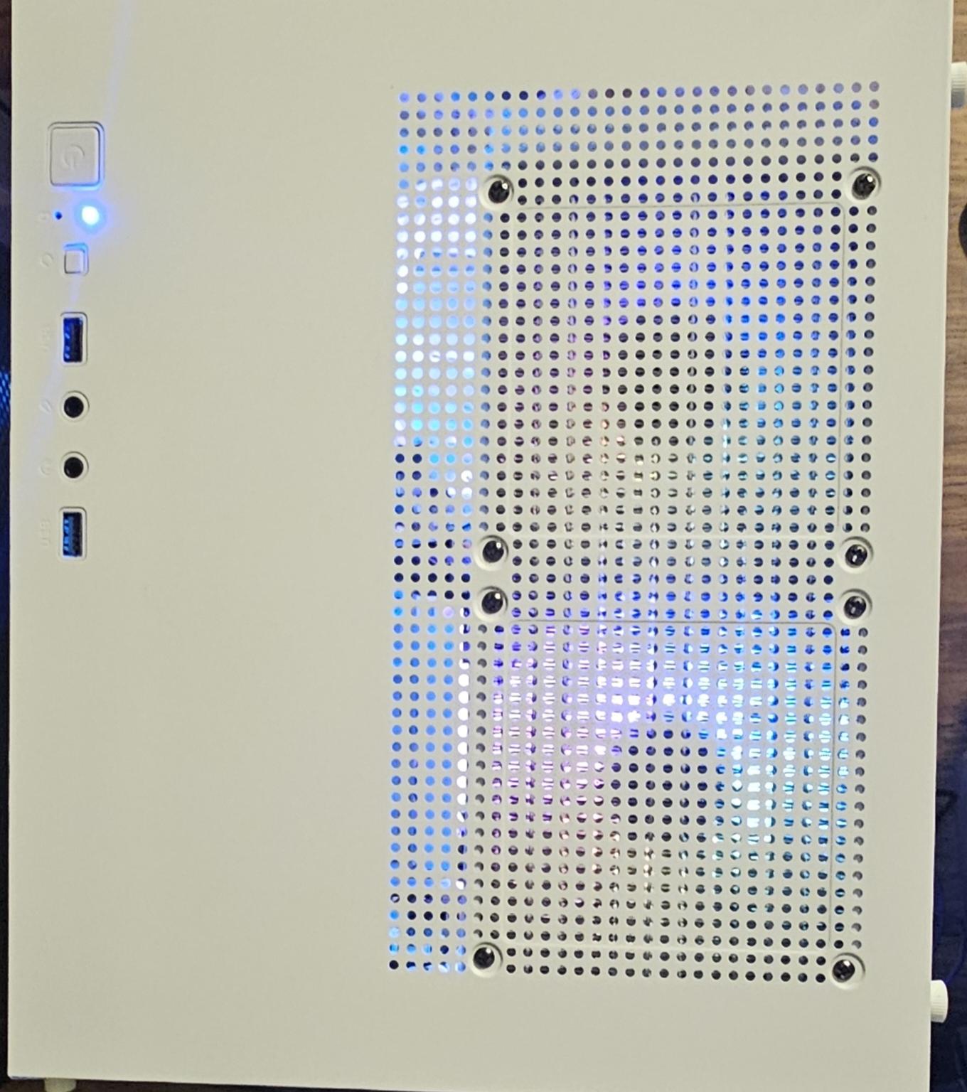 Fresh White build! Budget Gaming PC