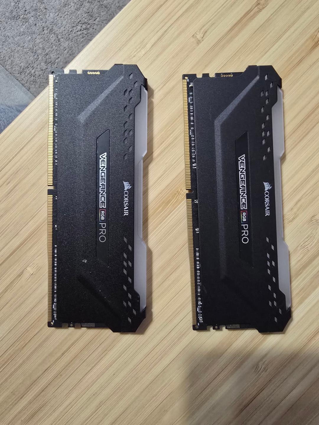 Corsair Vengeance RGB Pro 32GB (16GB x2)  CL 16 3200MHz DDR4