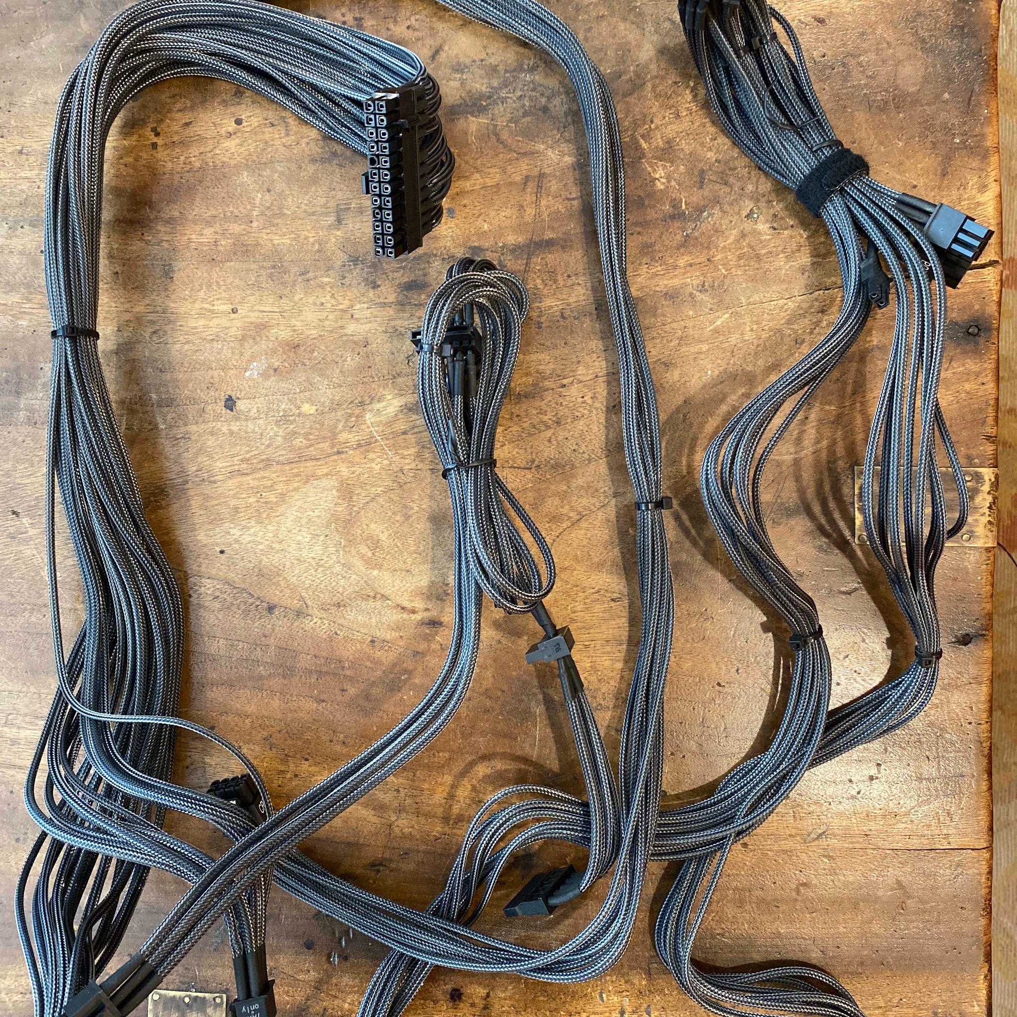 Corsair AX1200i 80+ Platinum | Custom-Sleeved Cables