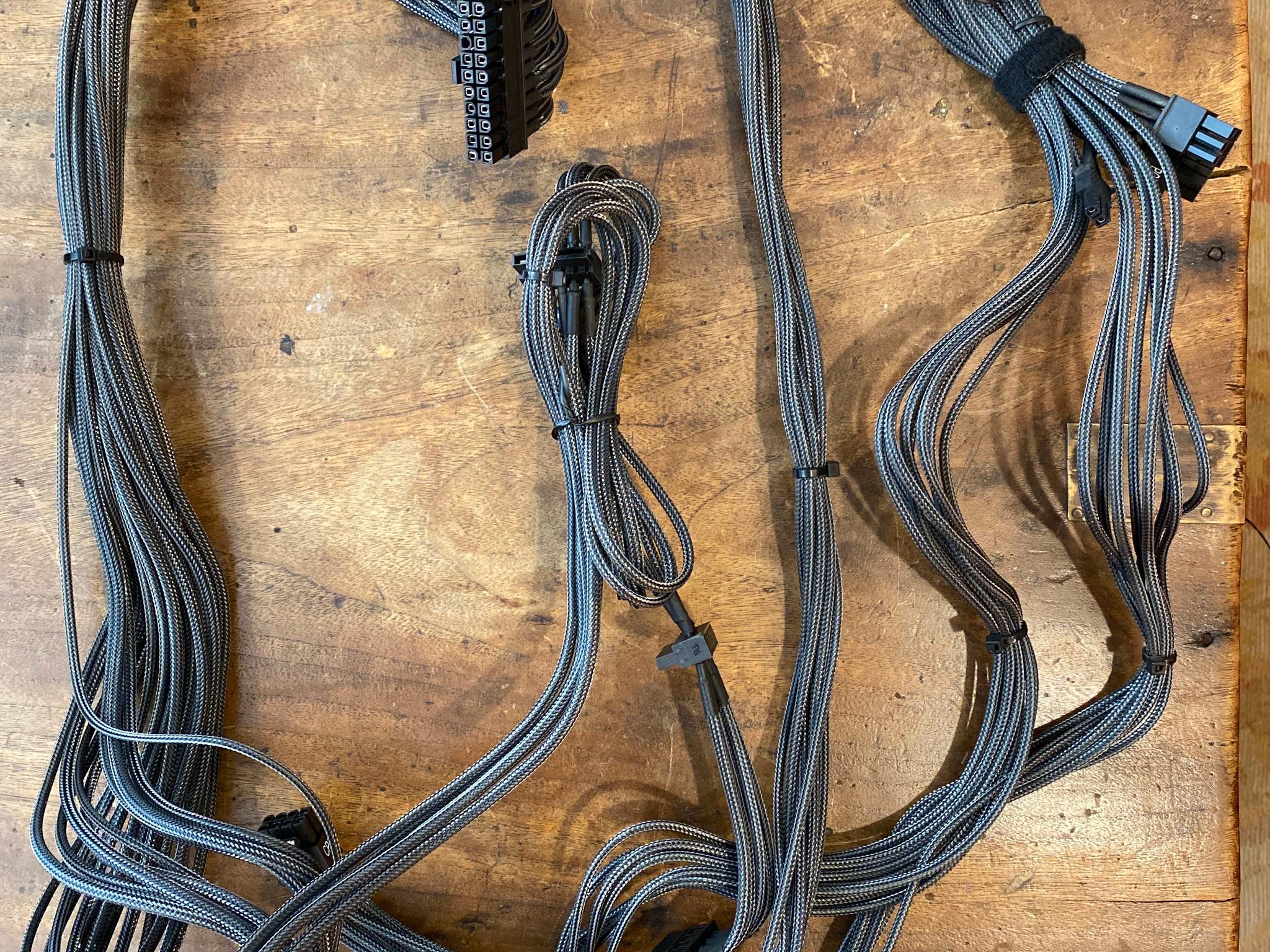 Corsair AX1200i 80+ Platinum | Custom-Sleeved Cables
