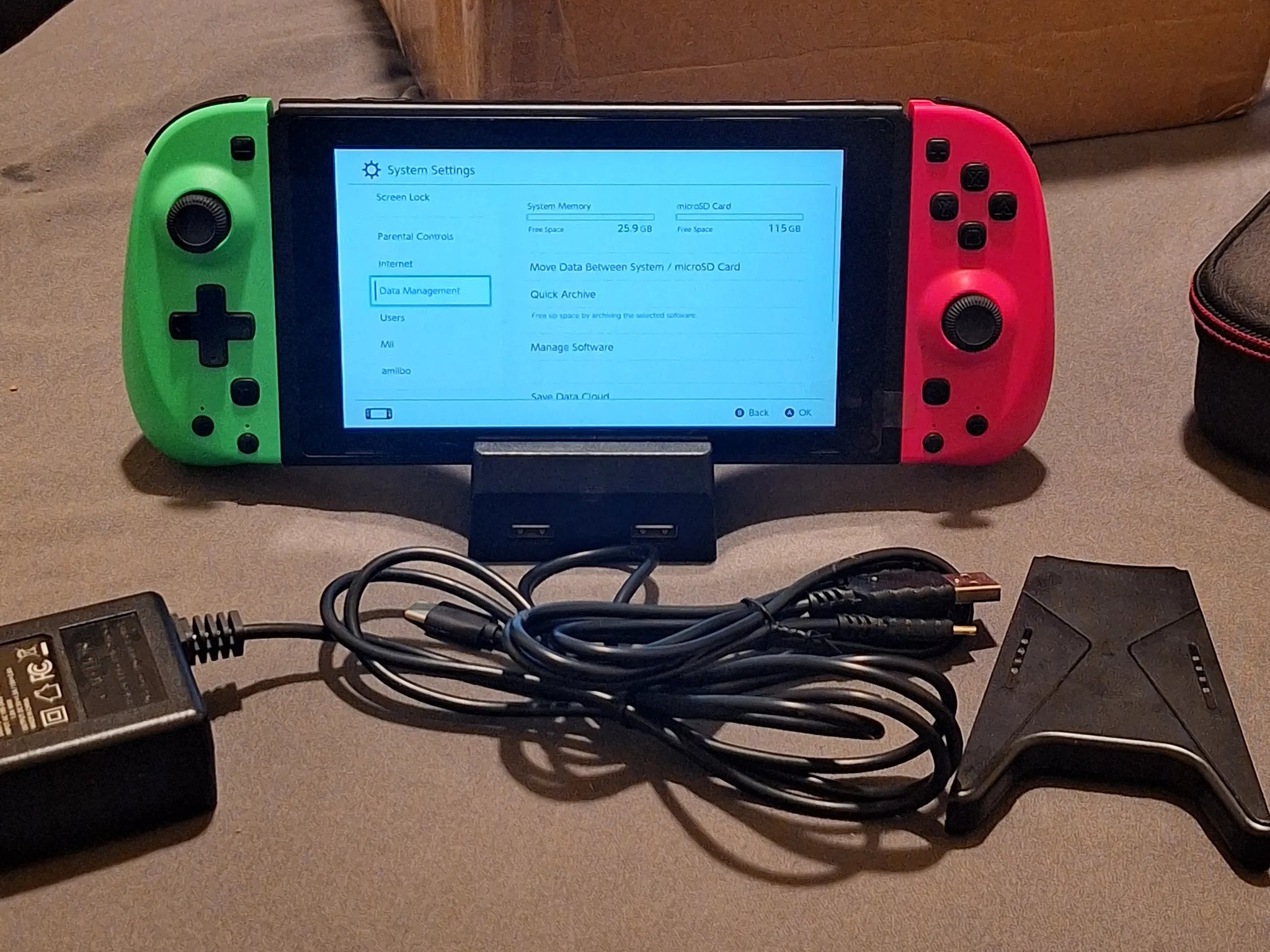 Unbanned Unpatched V1 Nintendo Switch Tablet with dock