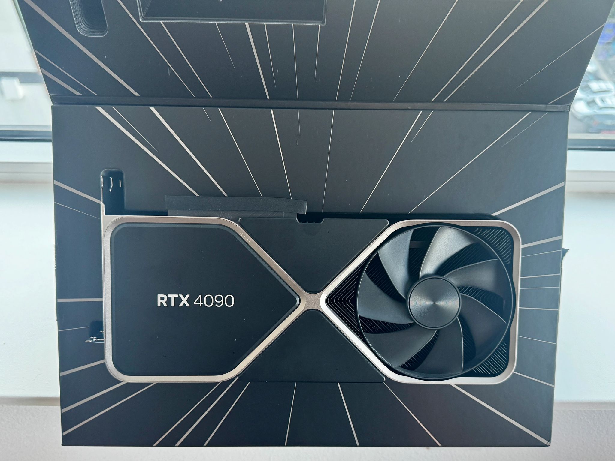 NVIDIA GeForce RTX 4090 Founders Edition | Box, 12VHPWR Adapter & Gift Receipt