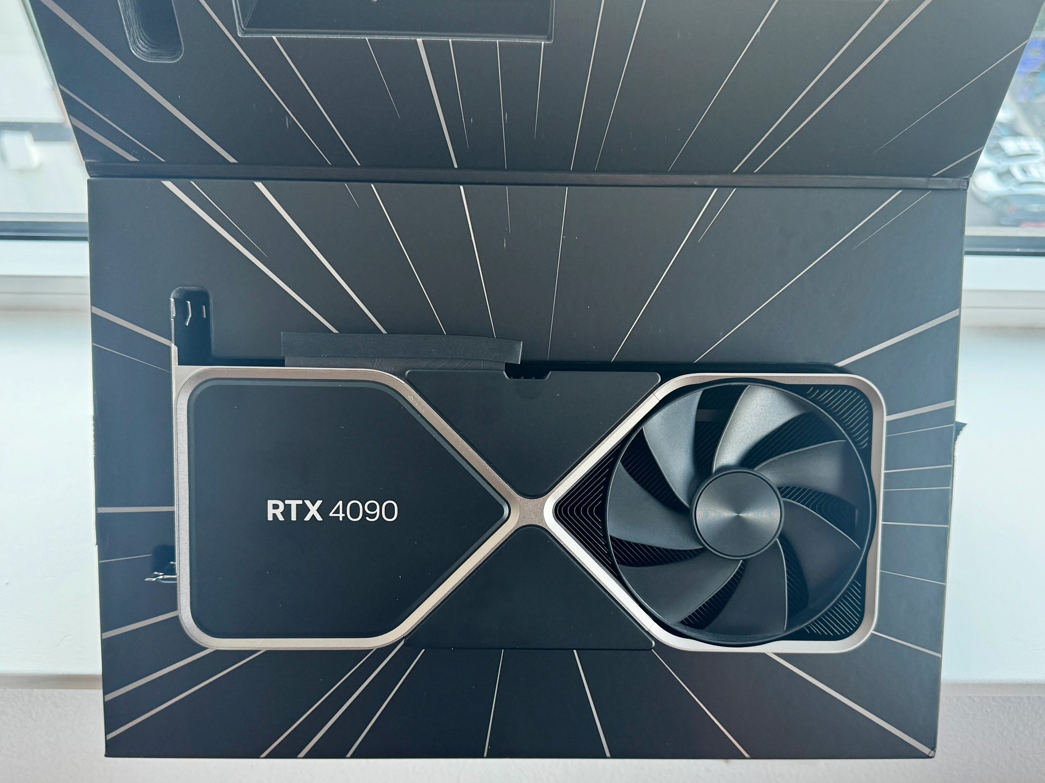 NVIDIA GeForce RTX 4090 Founders Edition | Box, 12VHPWR Adapter & Gift Receipt