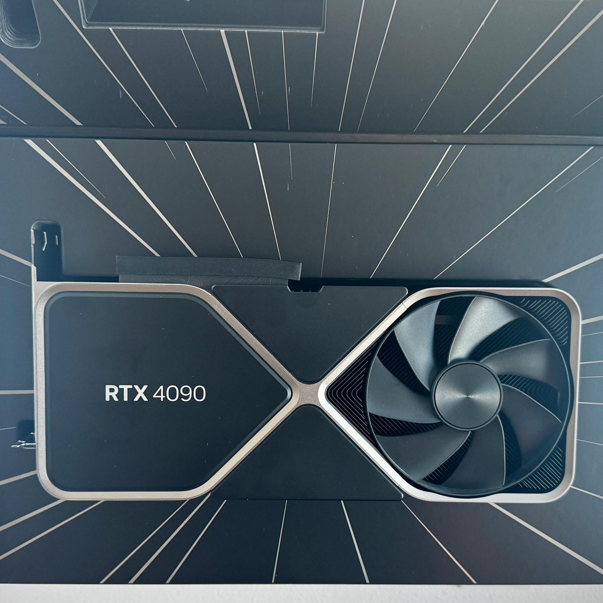 NVIDIA GeForce RTX 4090 Founders Edition | Box, 12VHPWR Adapter & Gift Receipt