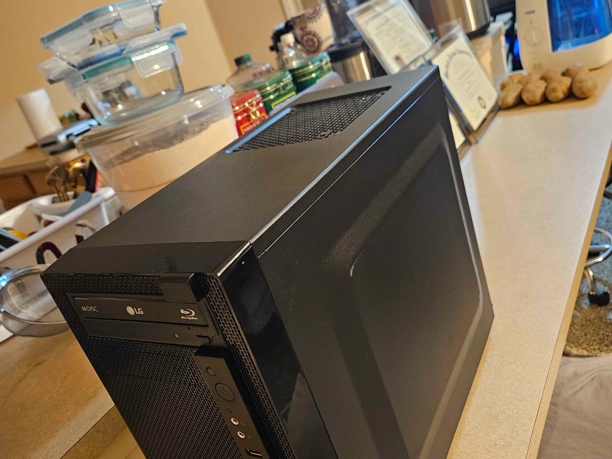 All-AMD Ryzen 5 5600 & Radeon 6650 XT (PS5-esque) caliber gaming rig ready for e-sports & Blu-ray!