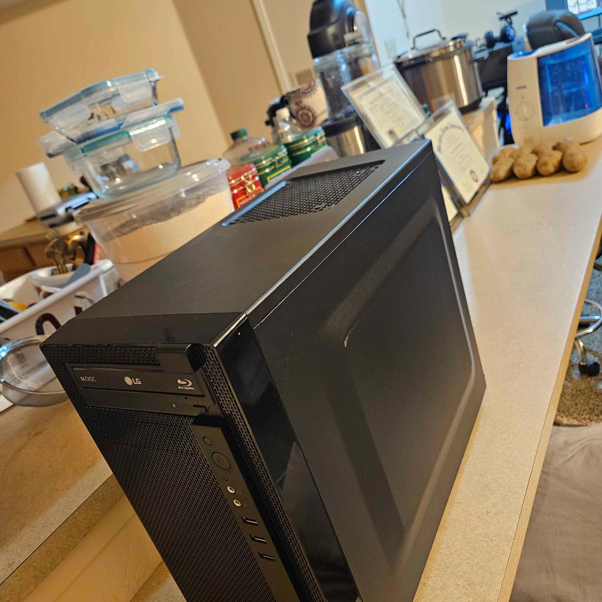 All-AMD Ryzen 5 5600 & Radeon 6650 XT (PS5-esque) caliber gaming rig ready for e-sports & Blu-ray!