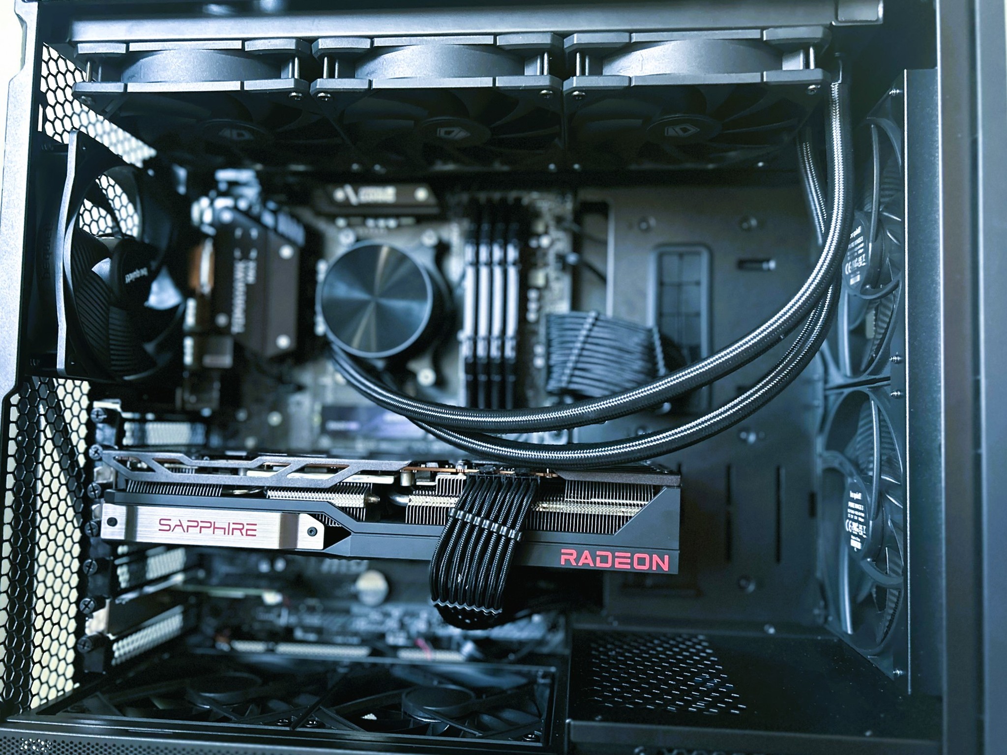 Black Death 5800x3D/RX 6800 16GB 64GBRAM