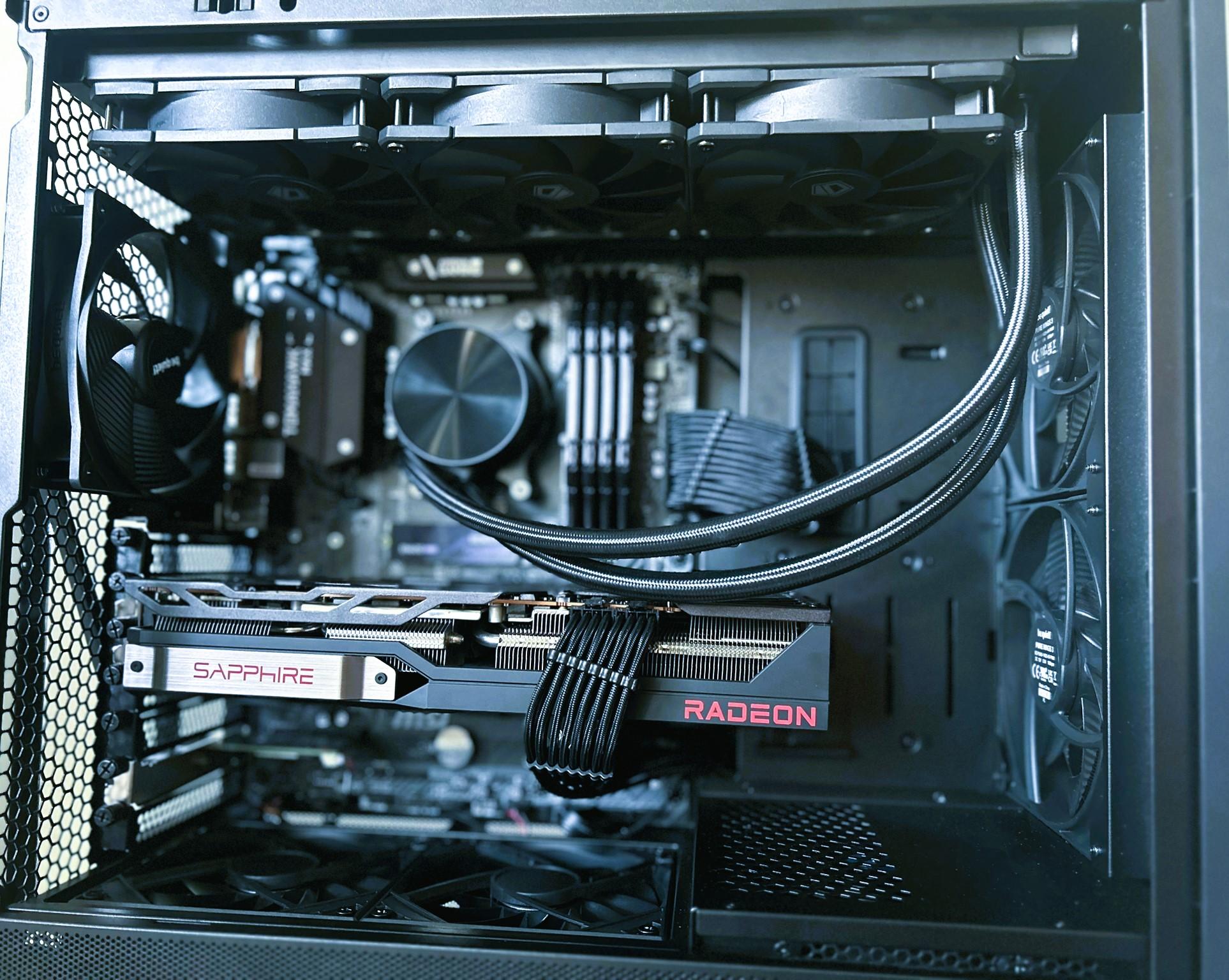 Black Death 5800x3D/RX 6800 16GB 64GBRAM