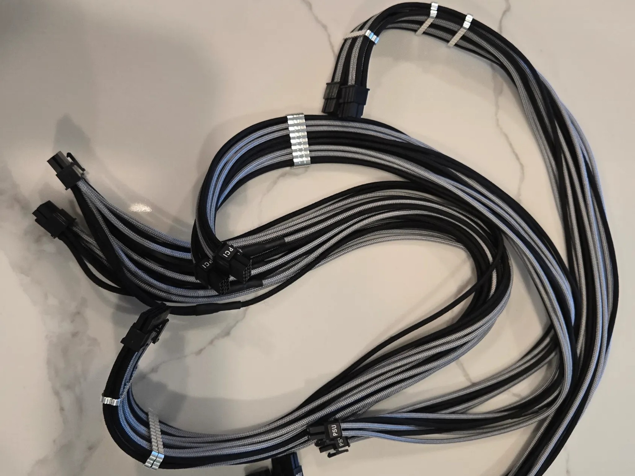 Corsair HX Series HX1000 — 1000 Watt 80 PLUS® PLATINUM Certified Fully Modular PSU