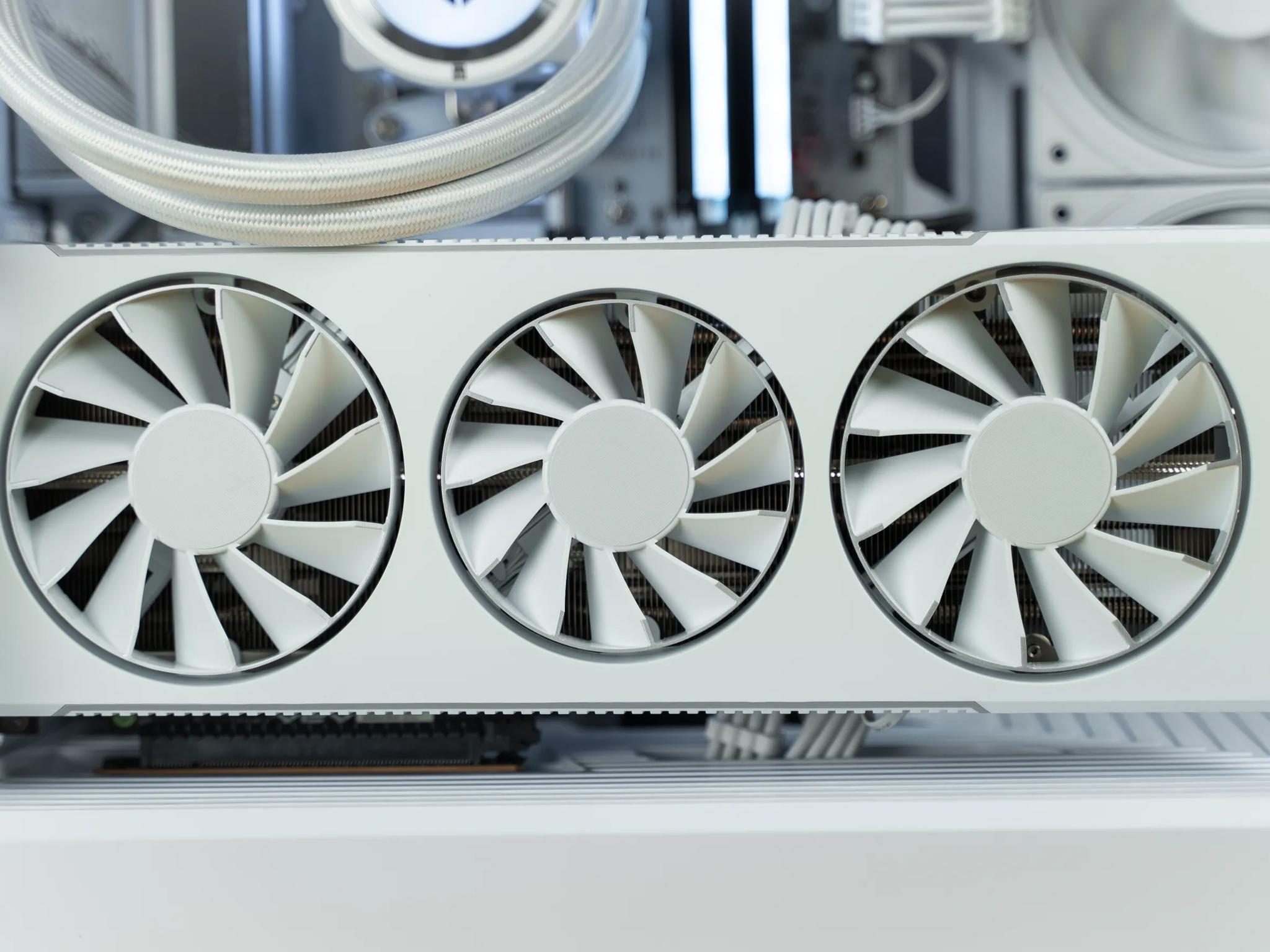 “Cyphernox” RX 7800 XT Ryzen 5 7600 32GB Windows 11 Pro 2TB White Edition Gaming PC