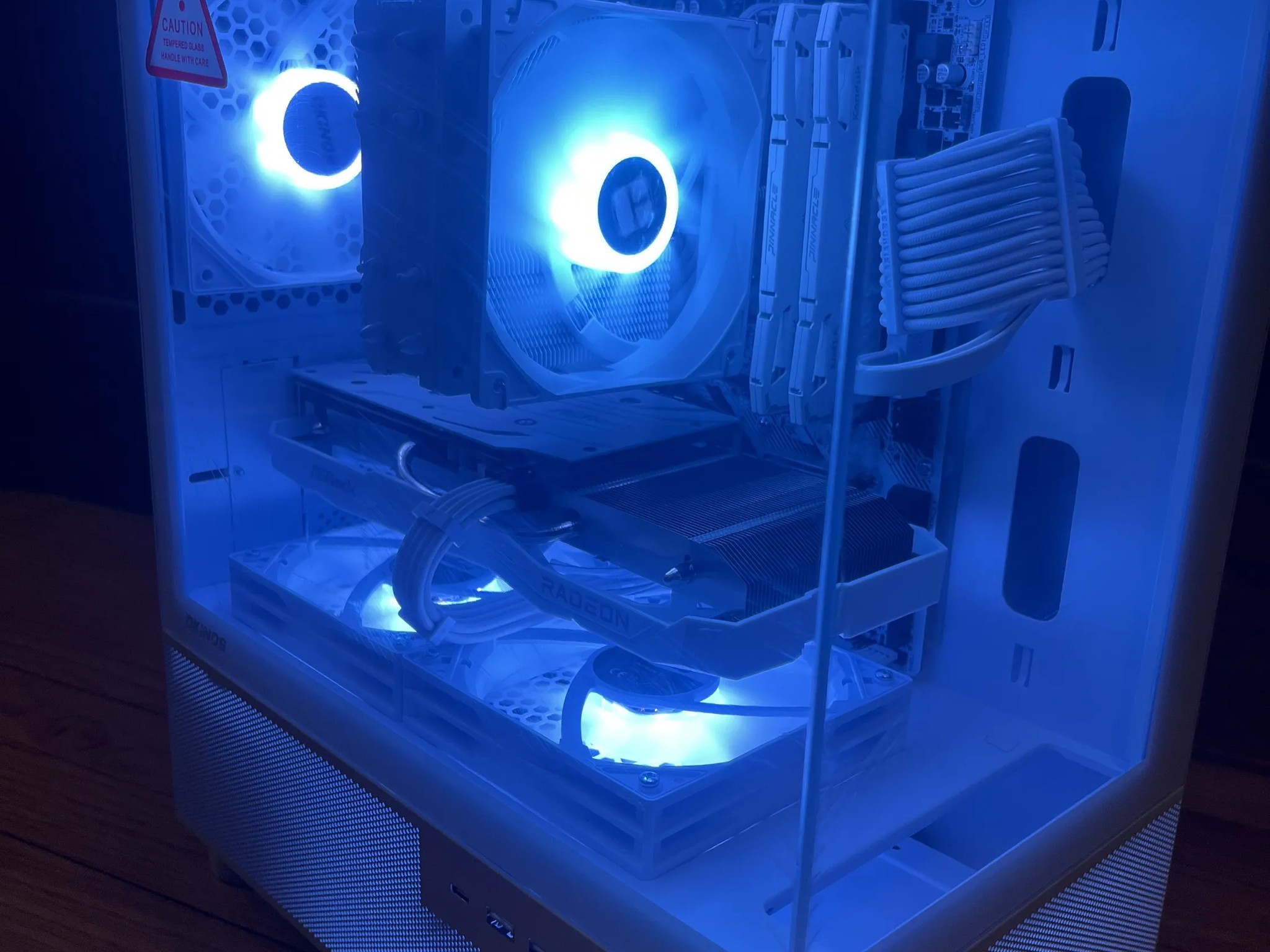 All White | RX 6600 | Ryzen 5 5600X | 32GB RAM | 1TB