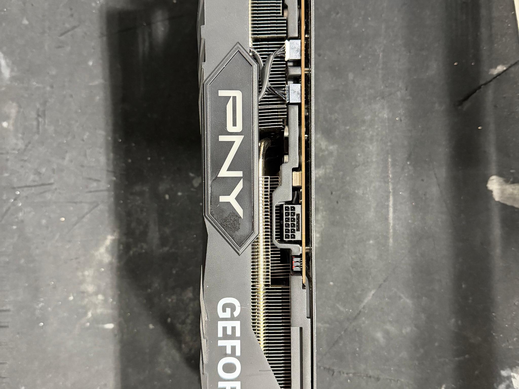 PNY VERTO GeForce RTX 4090 w/ cosmetic damage