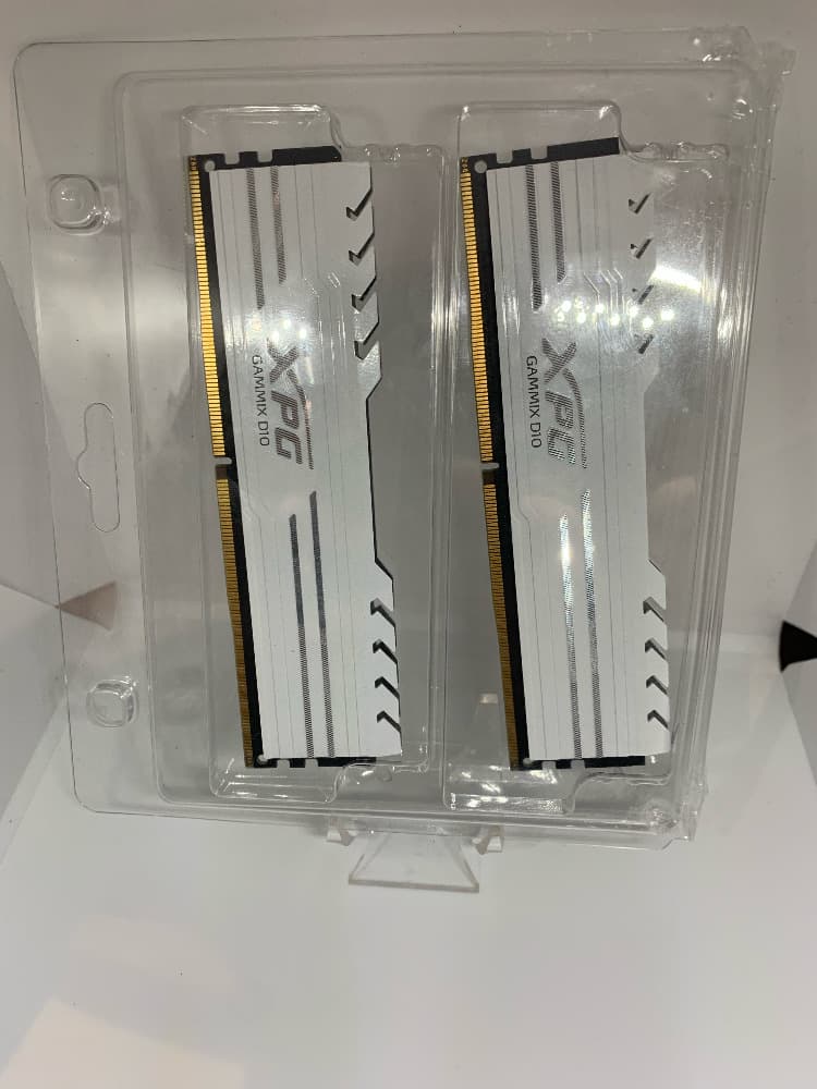 (Used) ADATA XPG GAMMIX D10 16 GB (2 x 8 GB) DDR4-3000 CL16 RAM White