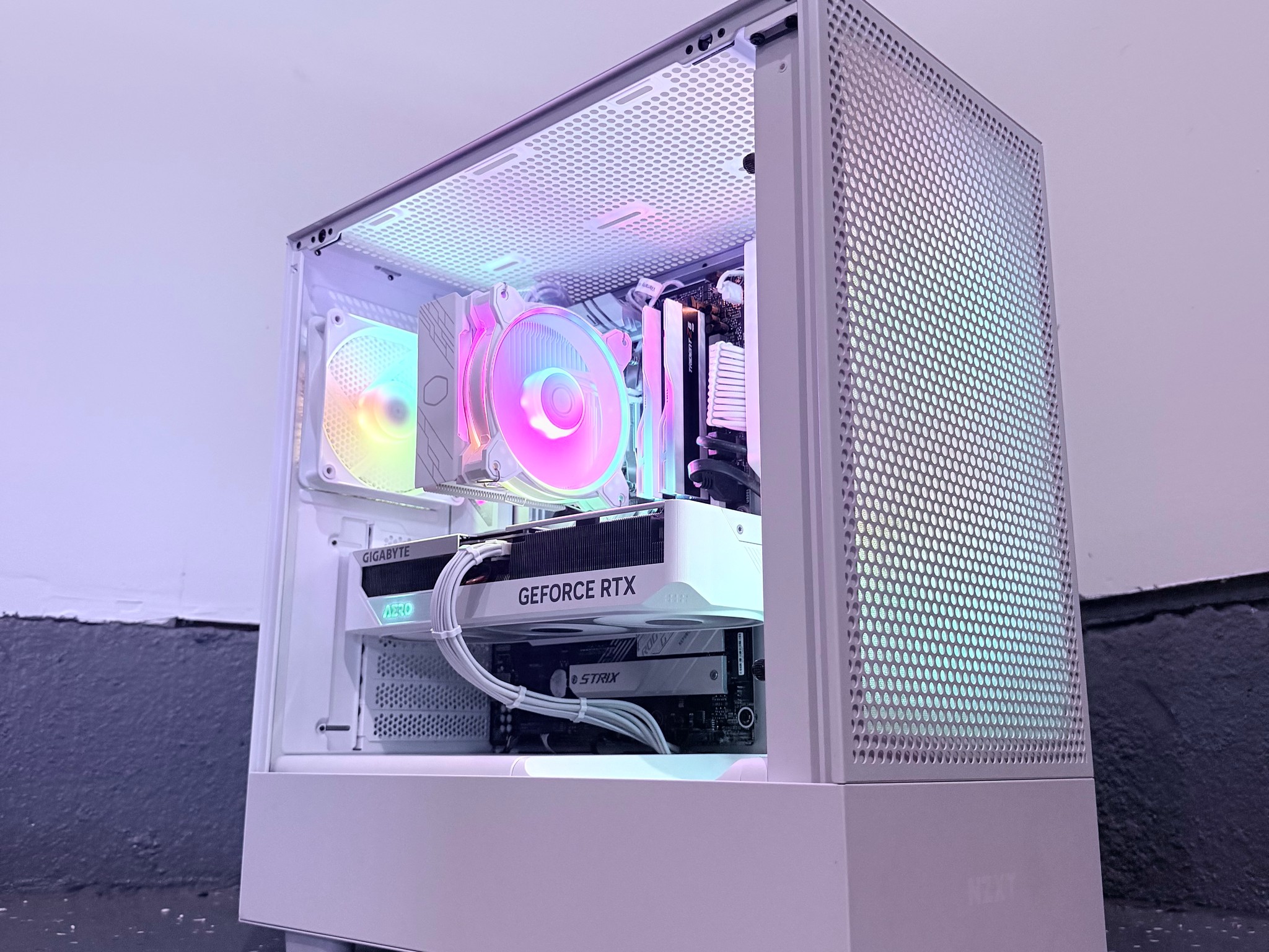 🌈"Starlight Pearl"⚪️| 1440p Gaming | RTX 4070 Super | Ryzen 7 7700 | 32GB DDR5 | 3TB Storage