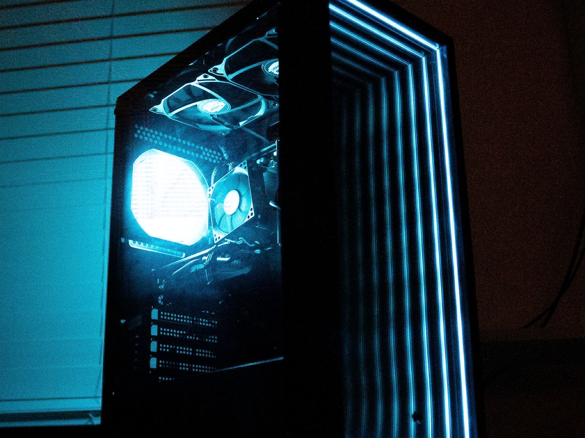 ⚫🔴 | RX 580 | INTEL i5 4670 | 12GB DDR3 RAM | 240GB SSD + 320GB HDD | Scarlet Dagger 2.0