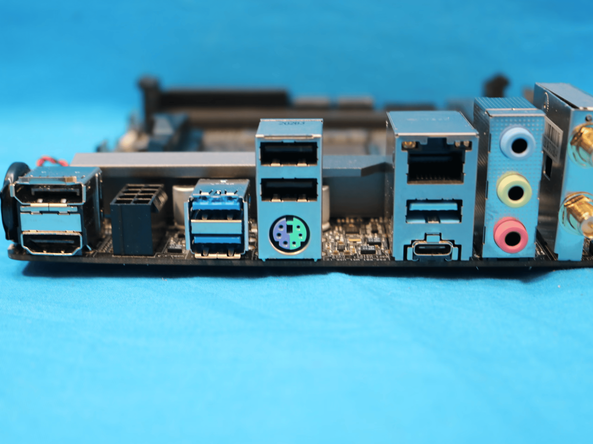 *No I/O Shield* ASRock B550M-ITX/ac AMD Socket AM4 DDR4 mini-ITX Desktop Motherboard