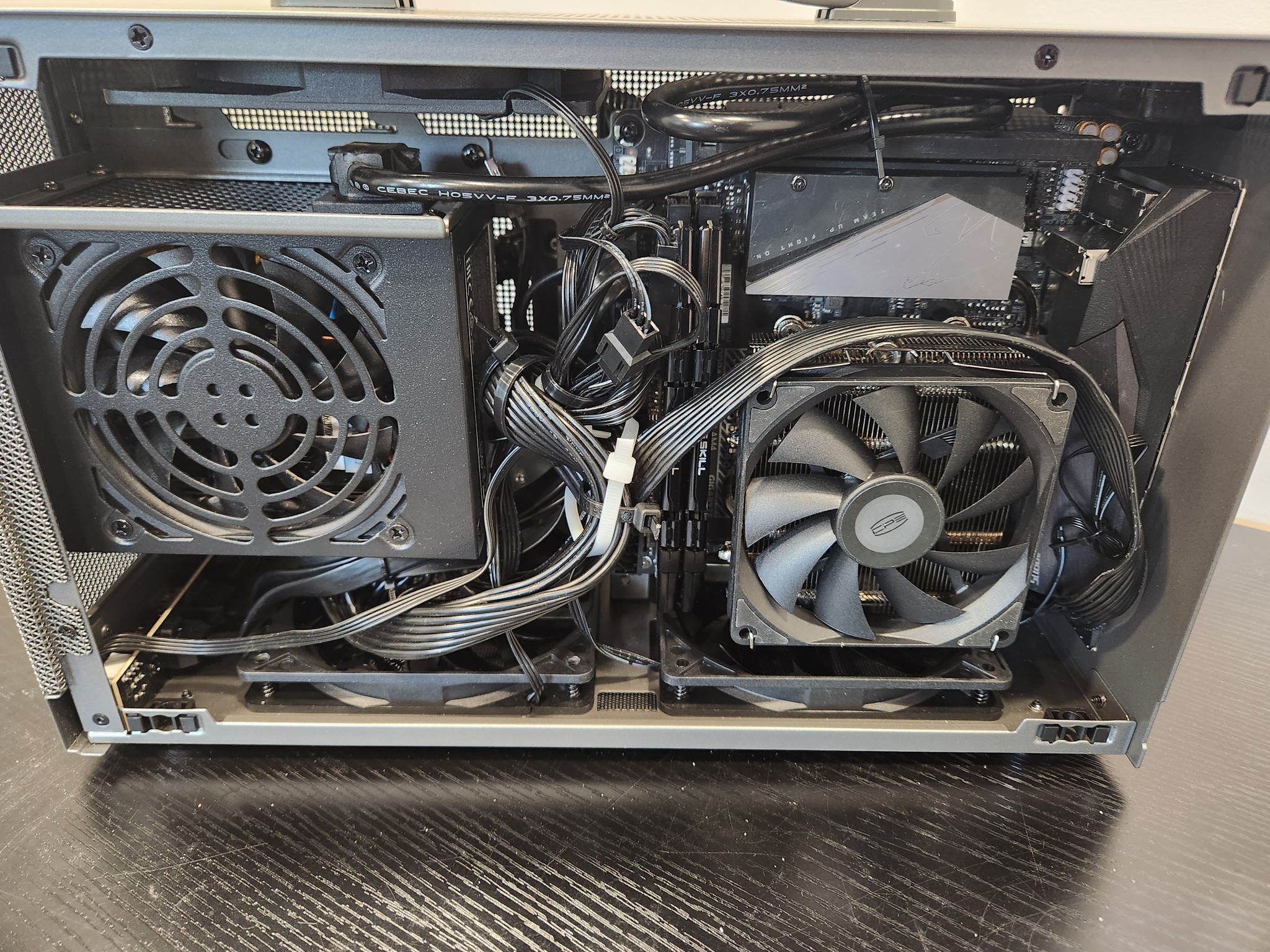 RTX 4060 TI 16 GB / Ryzen 5600 X3d powerhouse travel gaming pc!