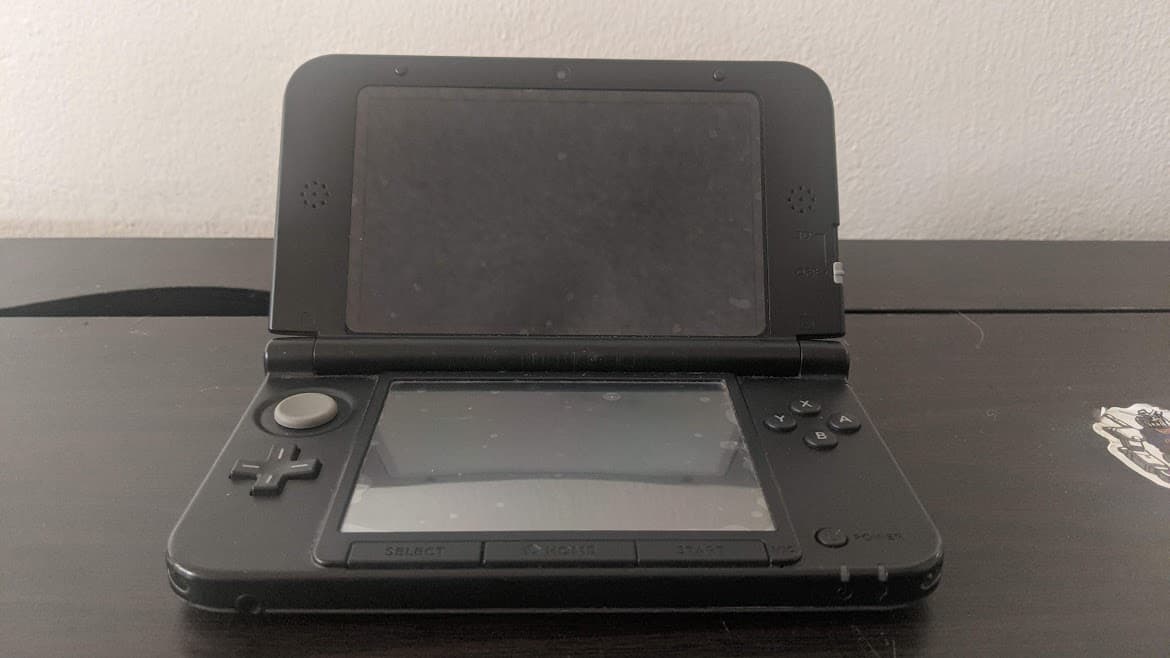 Nintendo 3DS XL, The year of Luigi 30th anniversary, 5 games + Essentials Pack 